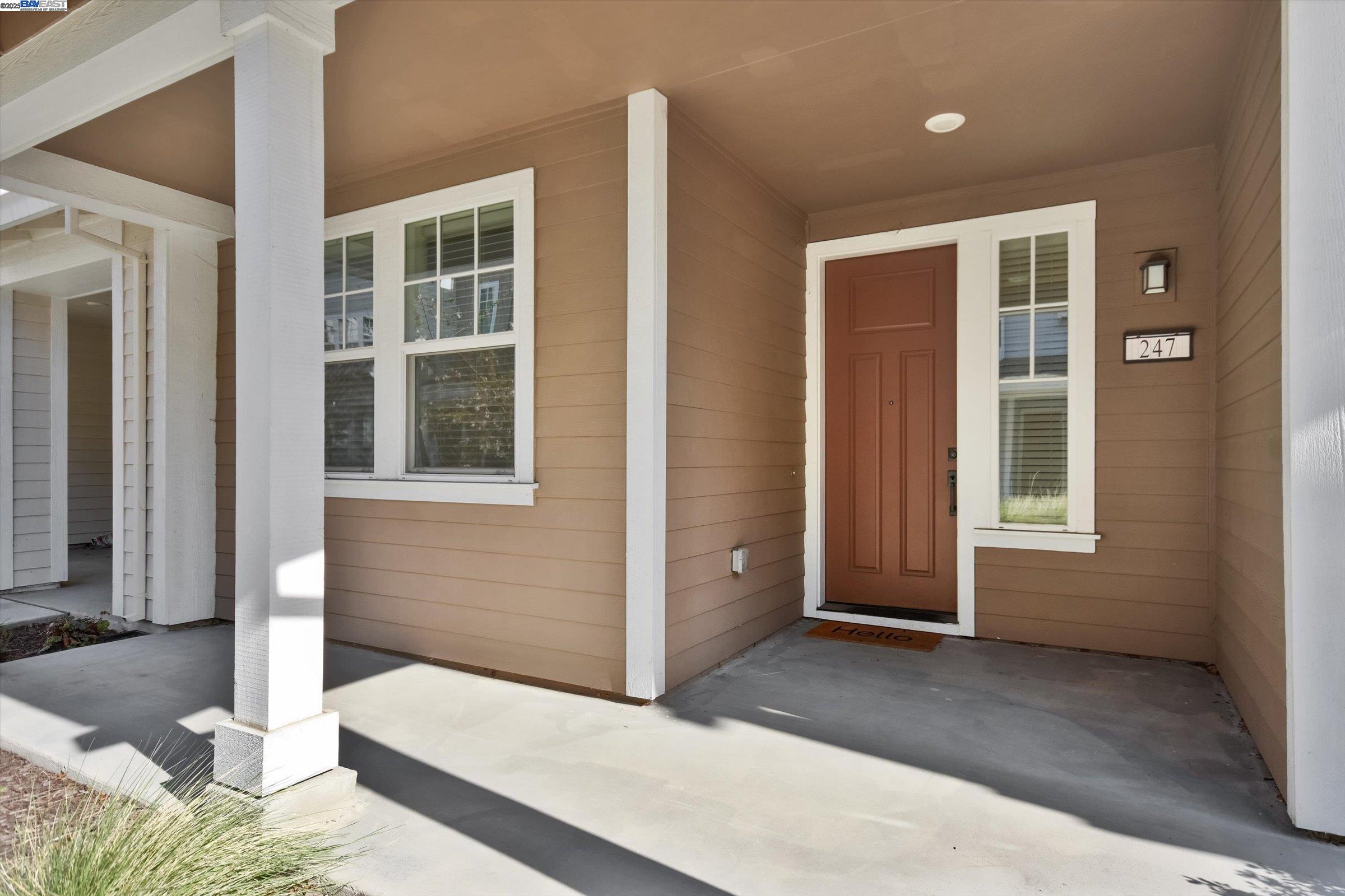 Detail Gallery Image 2 of 34 For 247 Orbit Way, Mountain View,  CA 94043 - 3 Beds | 3/1 Baths