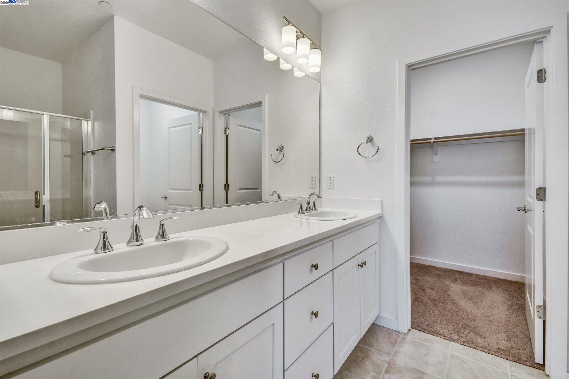 Detail Gallery Image 11 of 34 For 247 Orbit Way, Mountain View,  CA 94043 - 3 Beds | 3/1 Baths