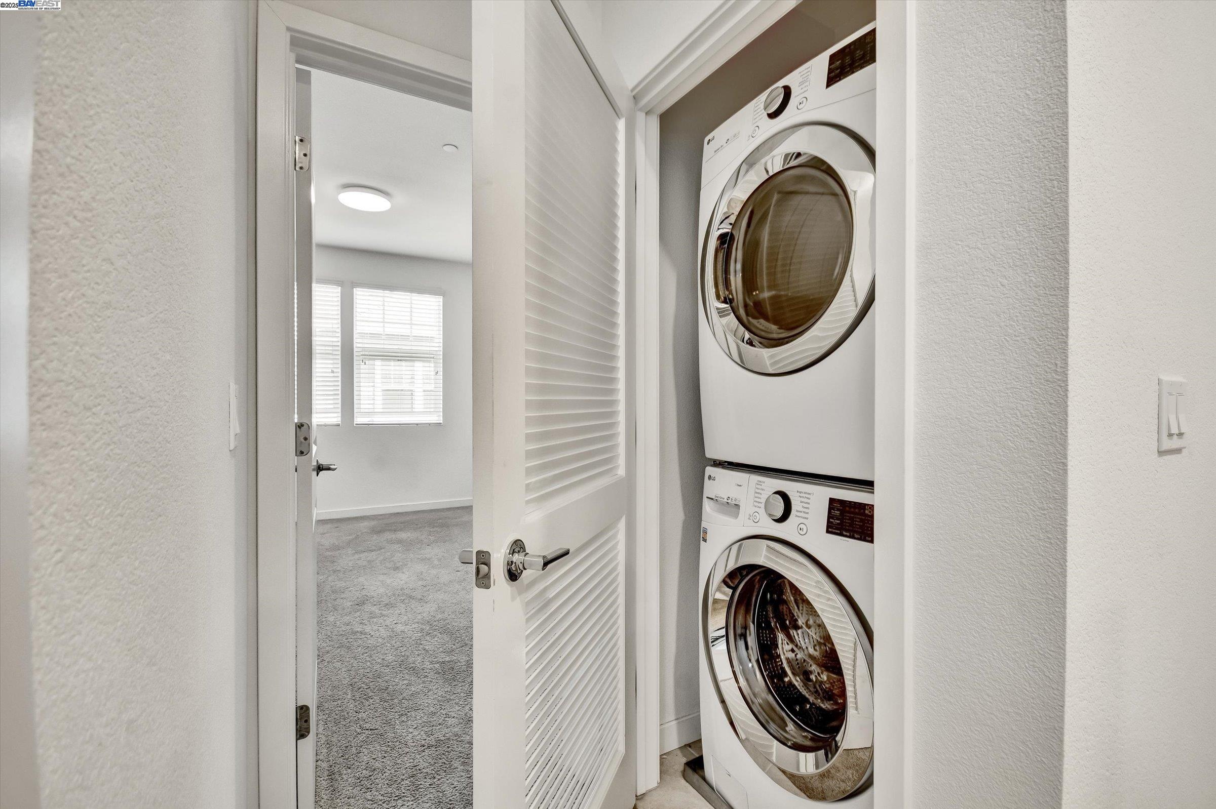 Detail Gallery Image 18 of 34 For 247 Orbit Way, Mountain View,  CA 94043 - 3 Beds | 3/1 Baths
