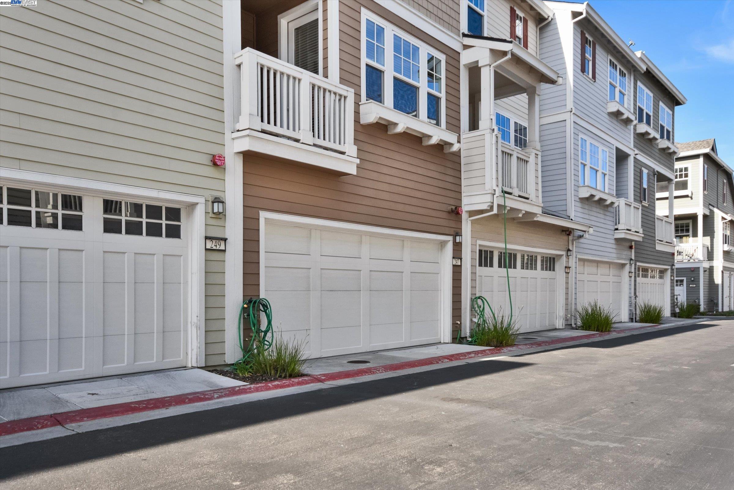 Detail Gallery Image 20 of 34 For 247 Orbit Way, Mountain View,  CA 94043 - 3 Beds | 3/1 Baths