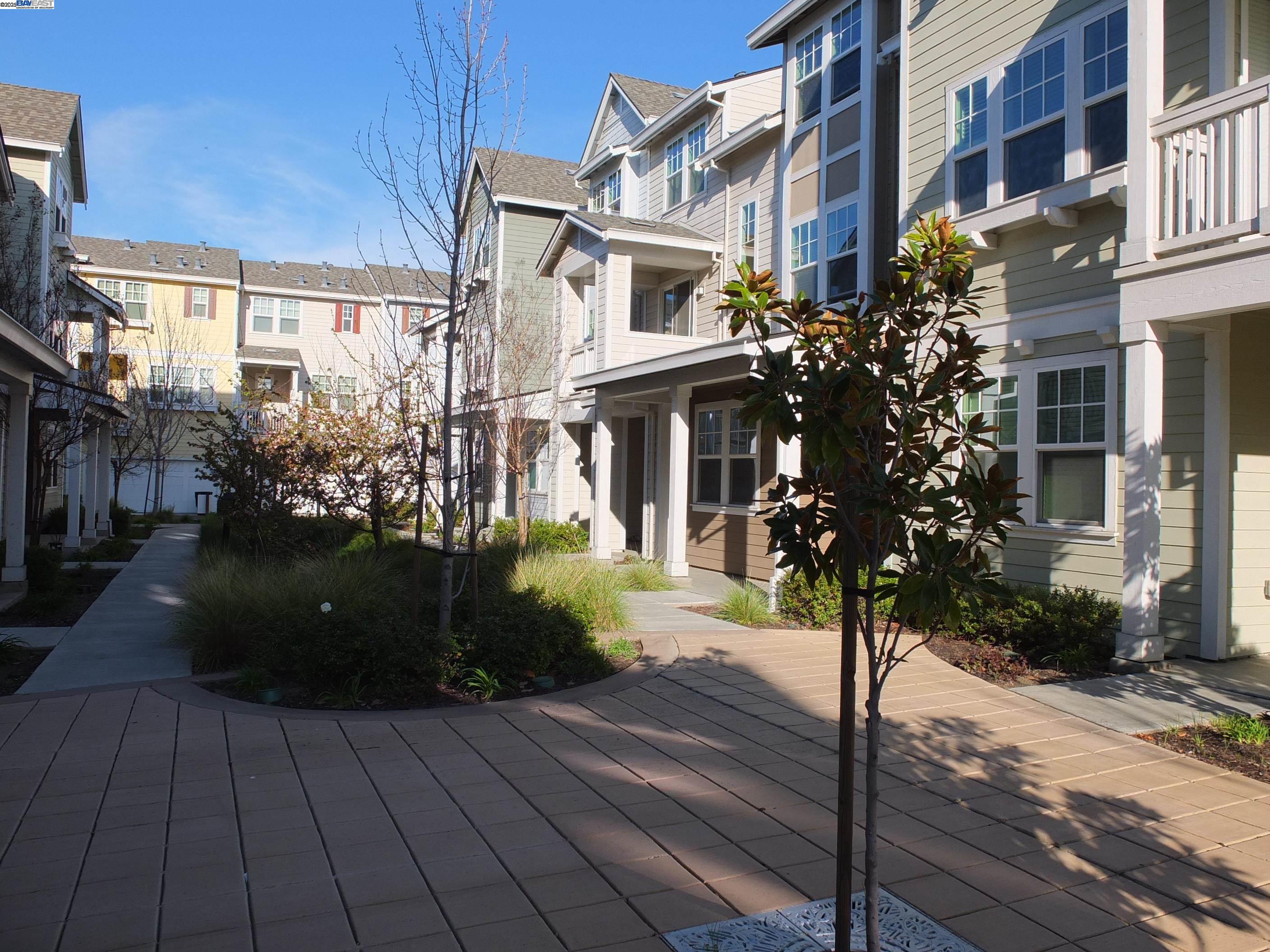 Detail Gallery Image 22 of 34 For 247 Orbit Way, Mountain View,  CA 94043 - 3 Beds | 3/1 Baths
