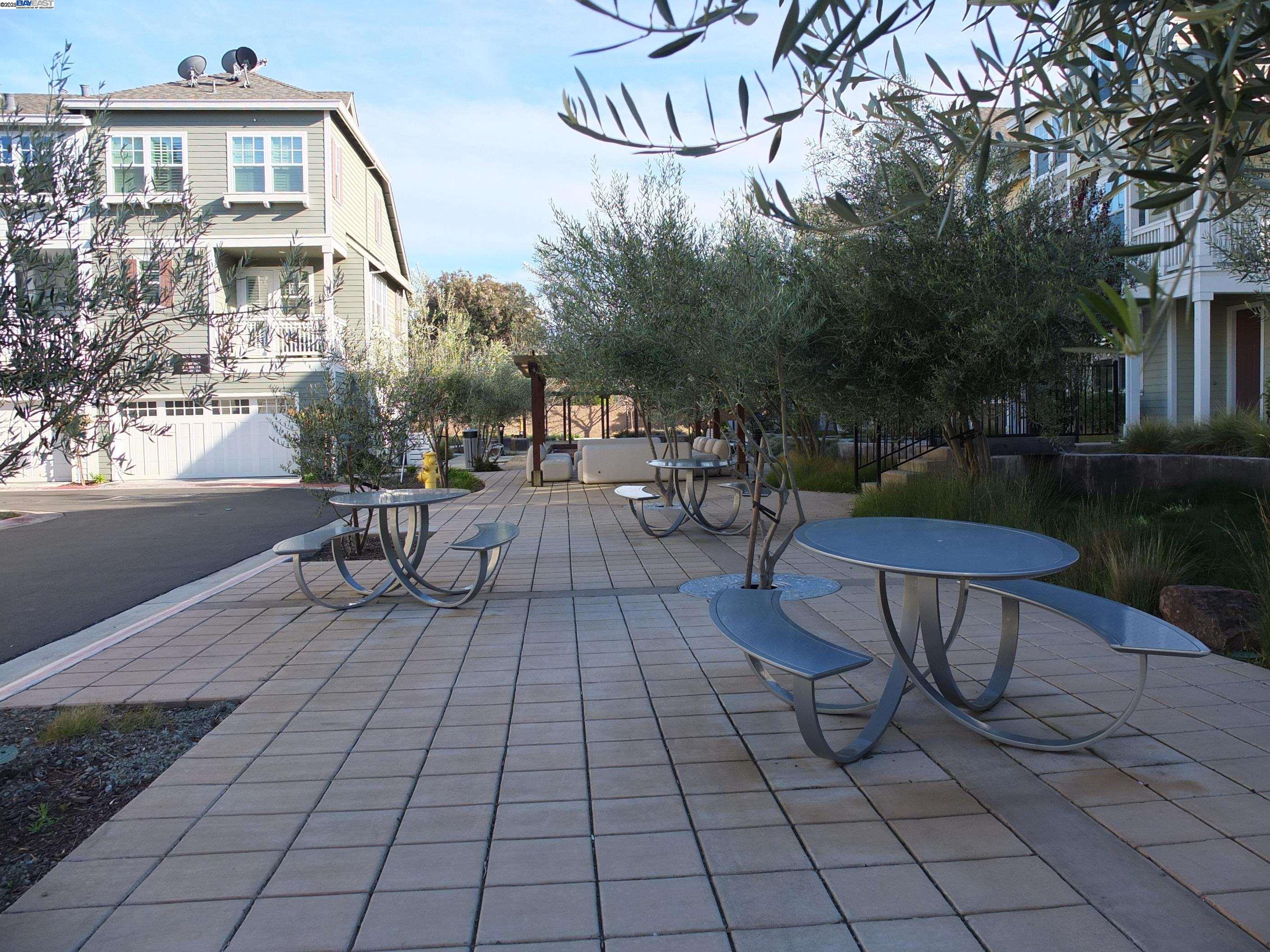 Detail Gallery Image 26 of 34 For 247 Orbit Way, Mountain View,  CA 94043 - 3 Beds | 3/1 Baths