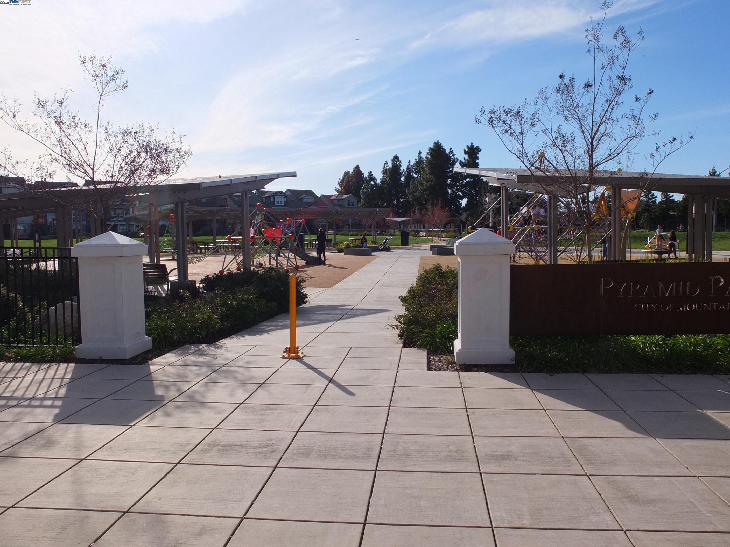 Detail Gallery Image 28 of 34 For 247 Orbit Way, Mountain View,  CA 94043 - 3 Beds | 3/1 Baths