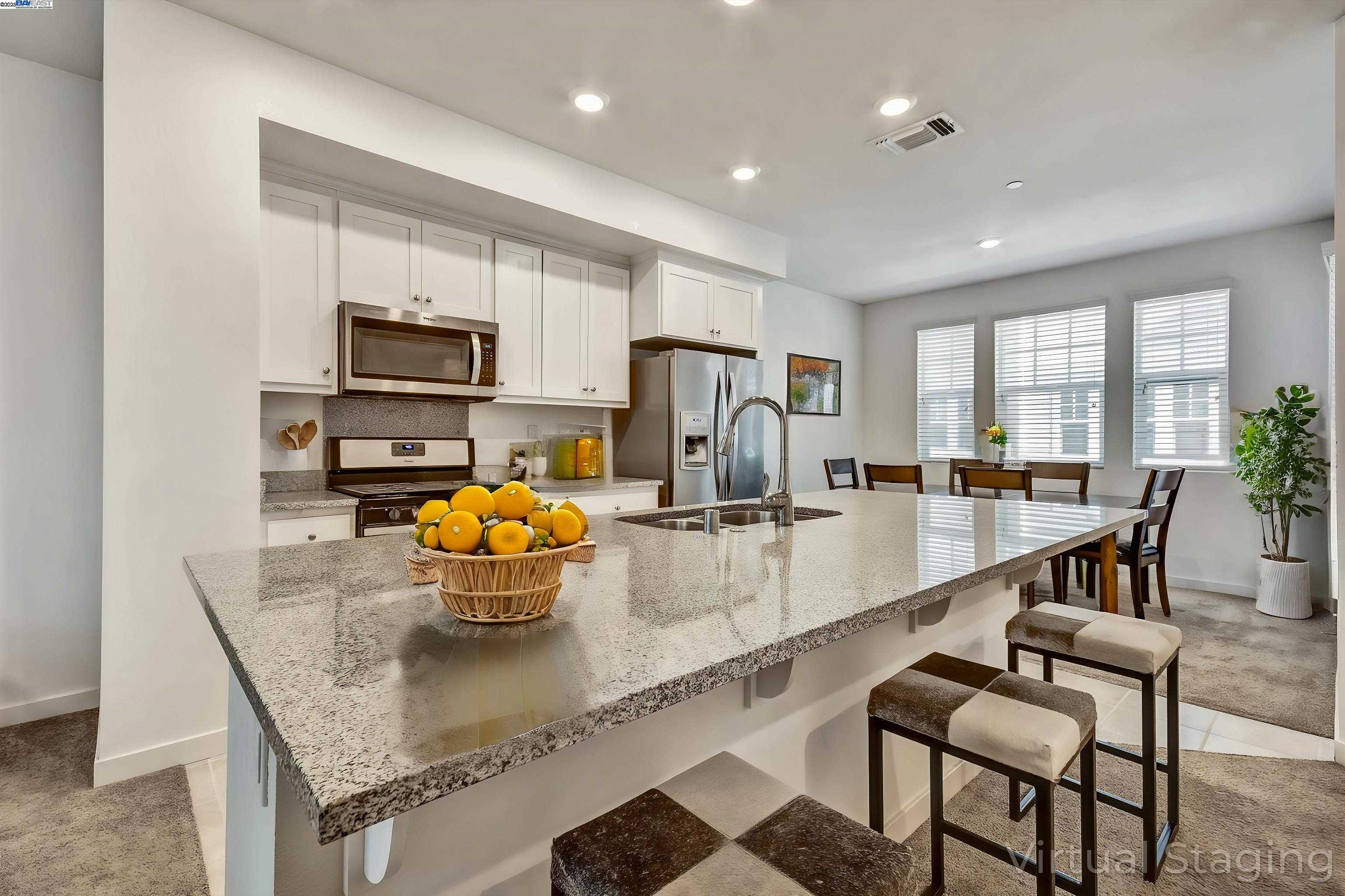 Detail Gallery Image 5 of 34 For 247 Orbit Way, Mountain View,  CA 94043 - 3 Beds | 3/1 Baths