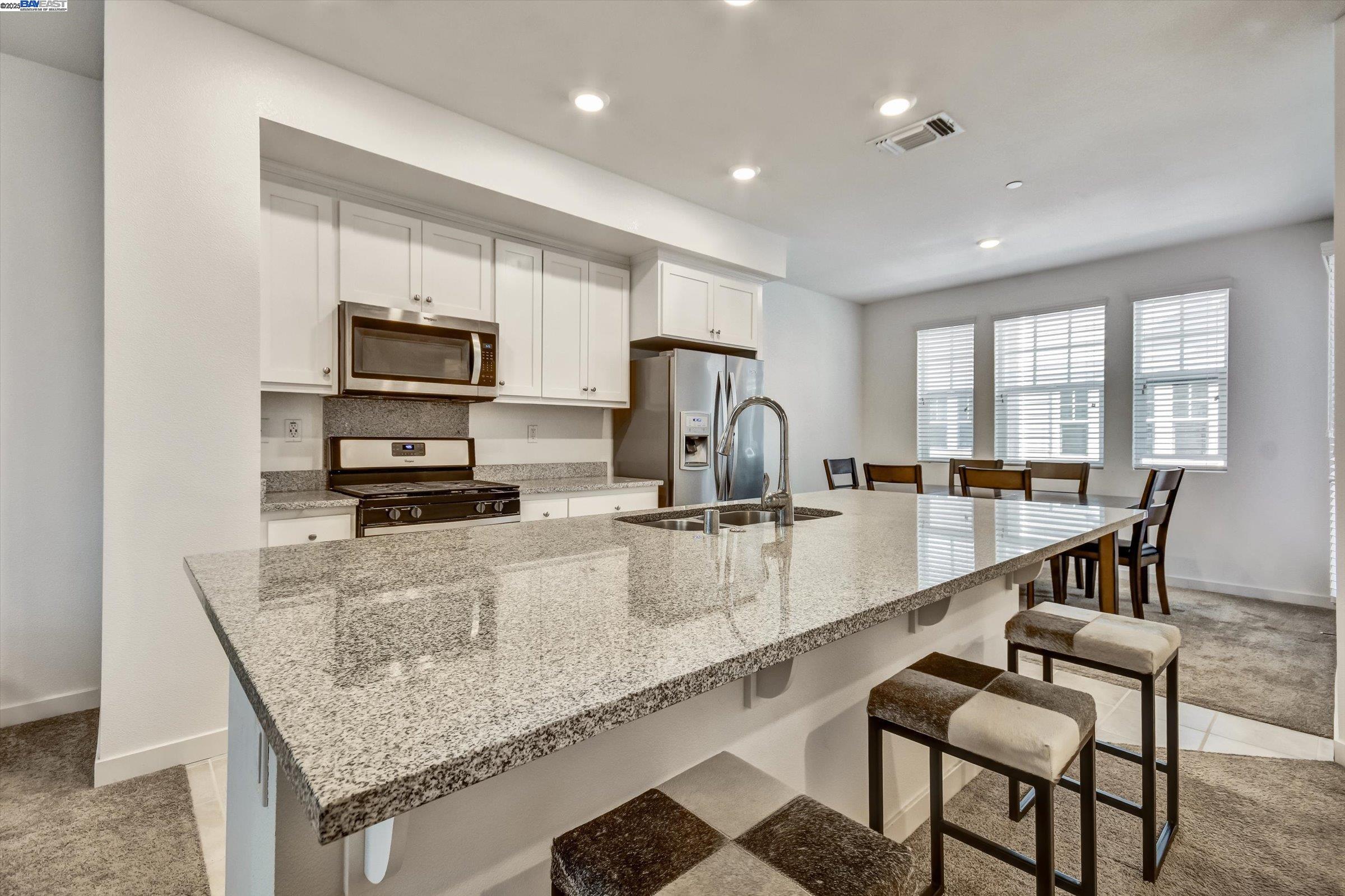 Detail Gallery Image 6 of 34 For 247 Orbit Way, Mountain View,  CA 94043 - 3 Beds | 3/1 Baths