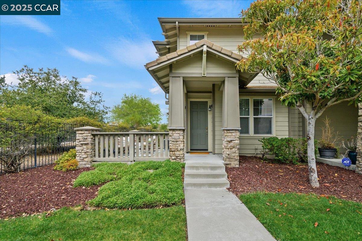 Browse active condo listings in WINDEMERE