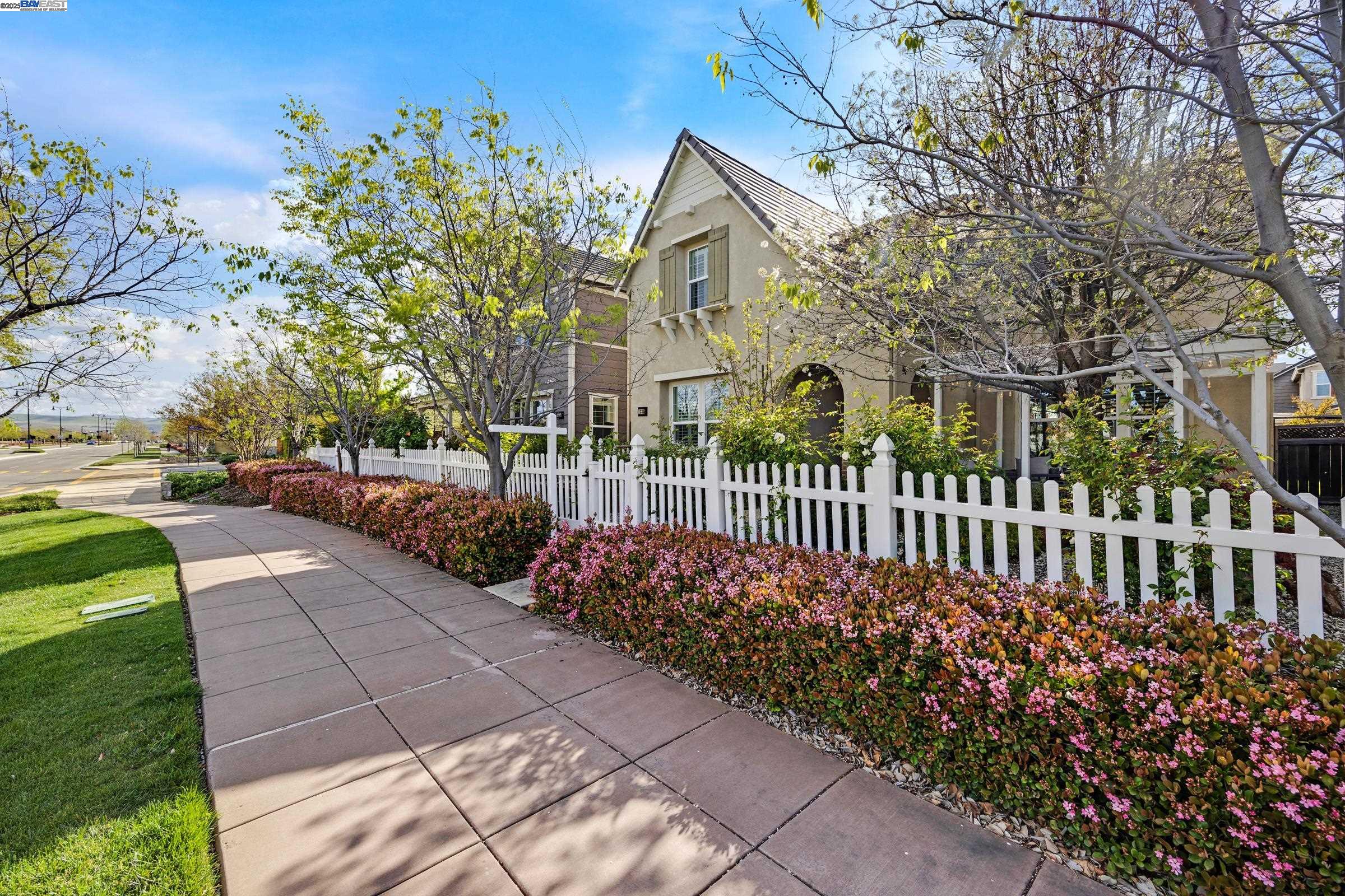 Detail Gallery Image 2 of 45 For 1335 S Central Pkwy, Mountain House,  CA 95391 - 5 Beds | 4 Baths