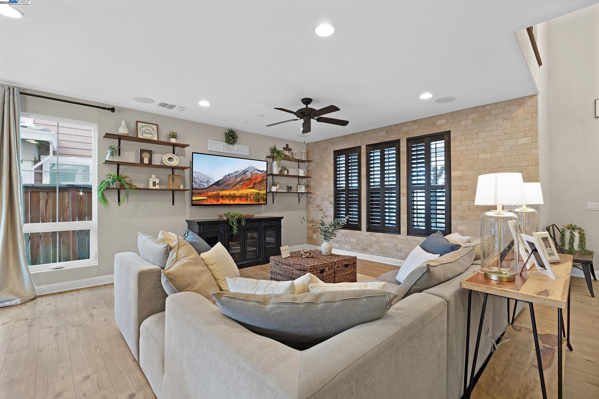 Detail Gallery Image 11 of 45 For 1335 S Central Pkwy, Mountain House,  CA 95391 - 5 Beds | 4 Baths