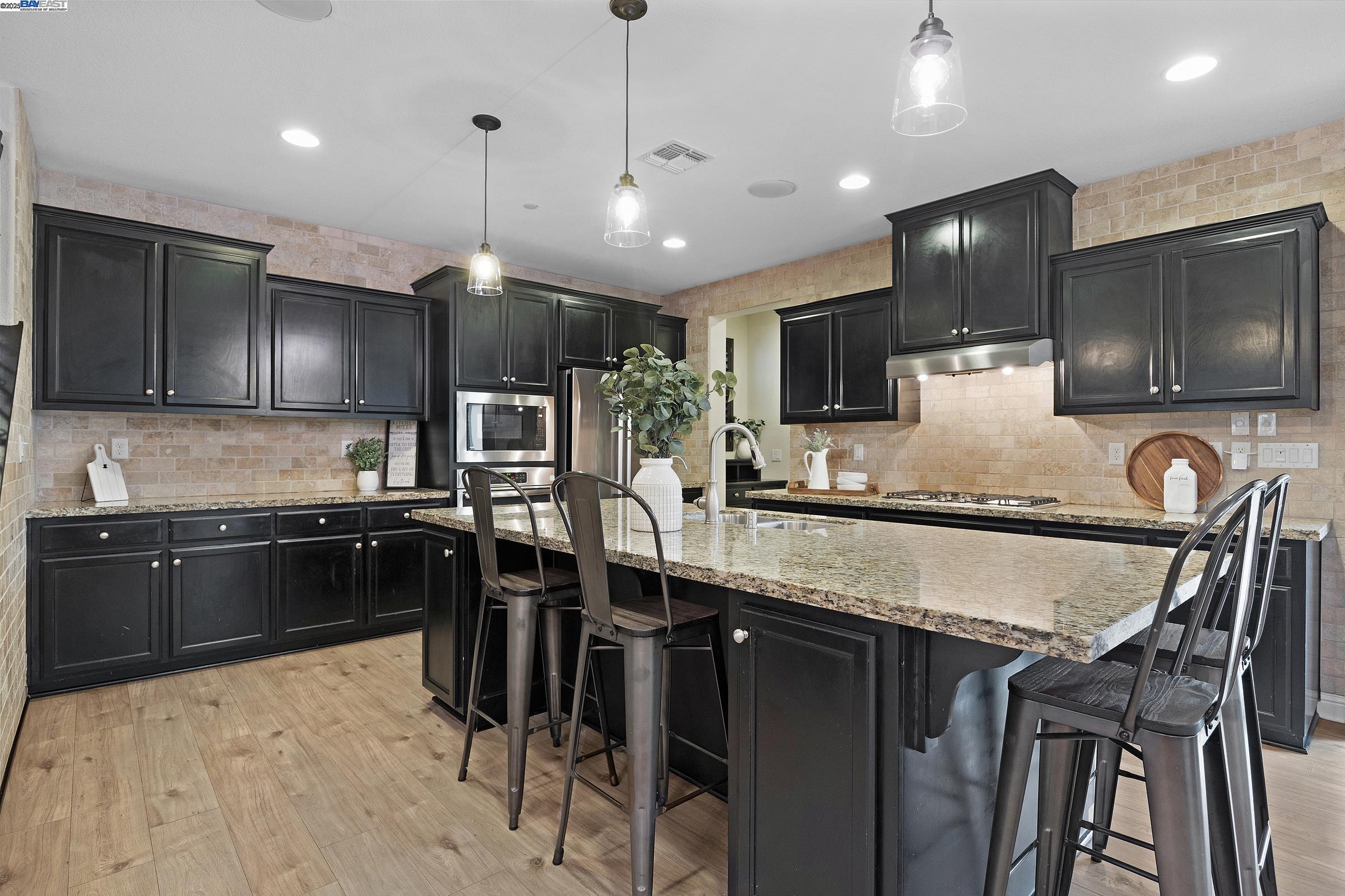 Detail Gallery Image 17 of 45 For 1335 S Central Pkwy, Mountain House,  CA 95391 - 5 Beds | 4 Baths