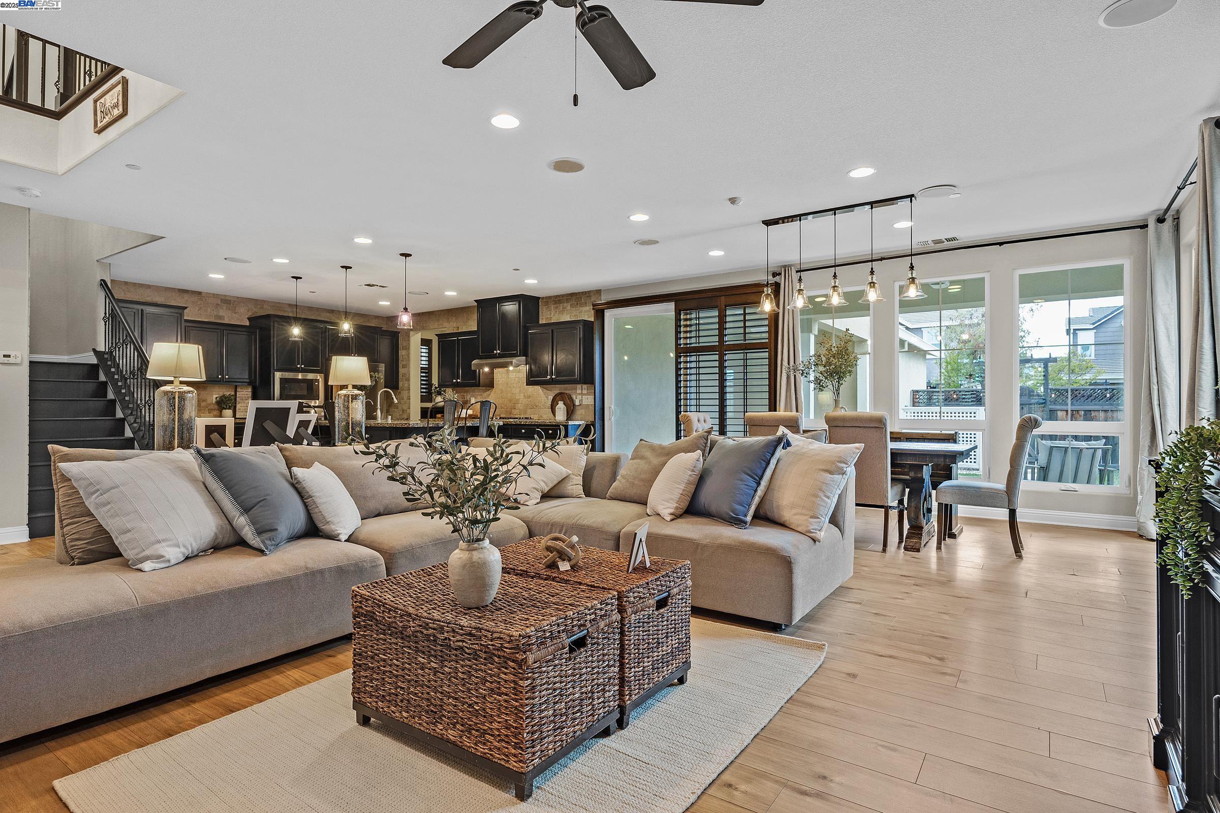 Detail Gallery Image 10 of 45 For 1335 S Central Pkwy, Mountain House,  CA 95391 - 5 Beds | 4 Baths