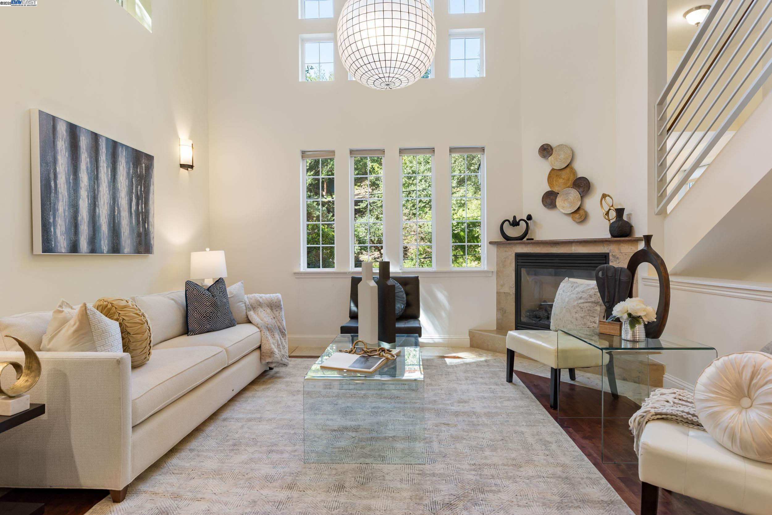 Detail Gallery Image 2 of 25 For 6440 Longcroft Dr, Oakland,  CA 94611 - 4 Beds | 2/1 Baths