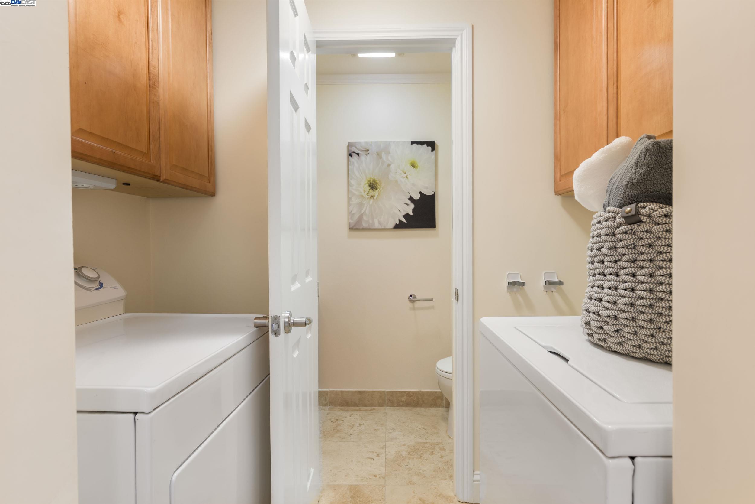 Detail Gallery Image 9 of 25 For 6440 Longcroft Dr, Oakland,  CA 94611 - 4 Beds | 2/1 Baths