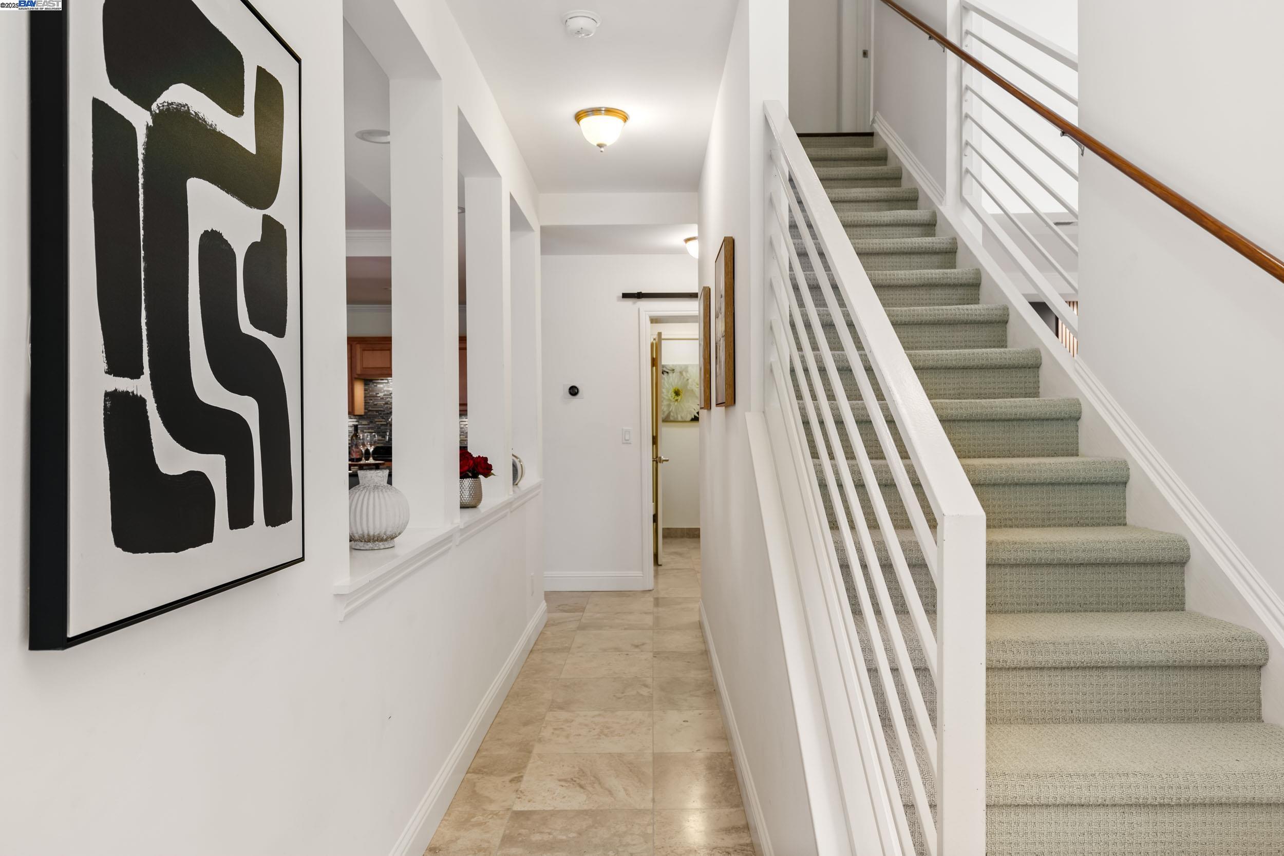 Detail Gallery Image 11 of 25 For 6440 Longcroft Dr, Oakland,  CA 94611 - 4 Beds | 2/1 Baths