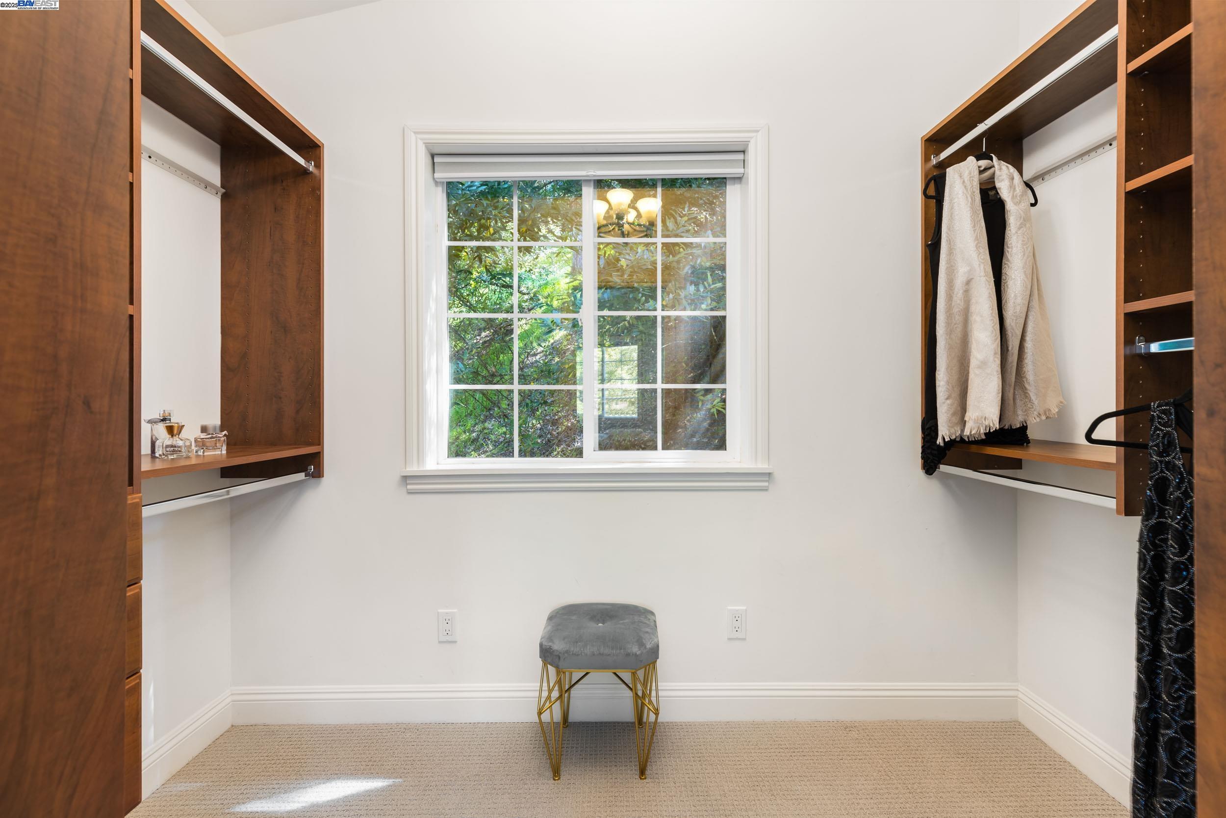 Detail Gallery Image 19 of 25 For 6440 Longcroft Dr, Oakland,  CA 94611 - 4 Beds | 2/1 Baths