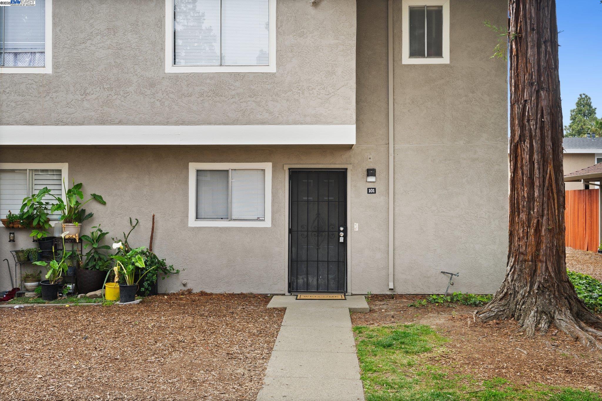 Detail Gallery Image 1 of 1 For 1910 Grande Cir #101,  Fairfield,  CA 94533 - 2 Beds | 1/1 Baths