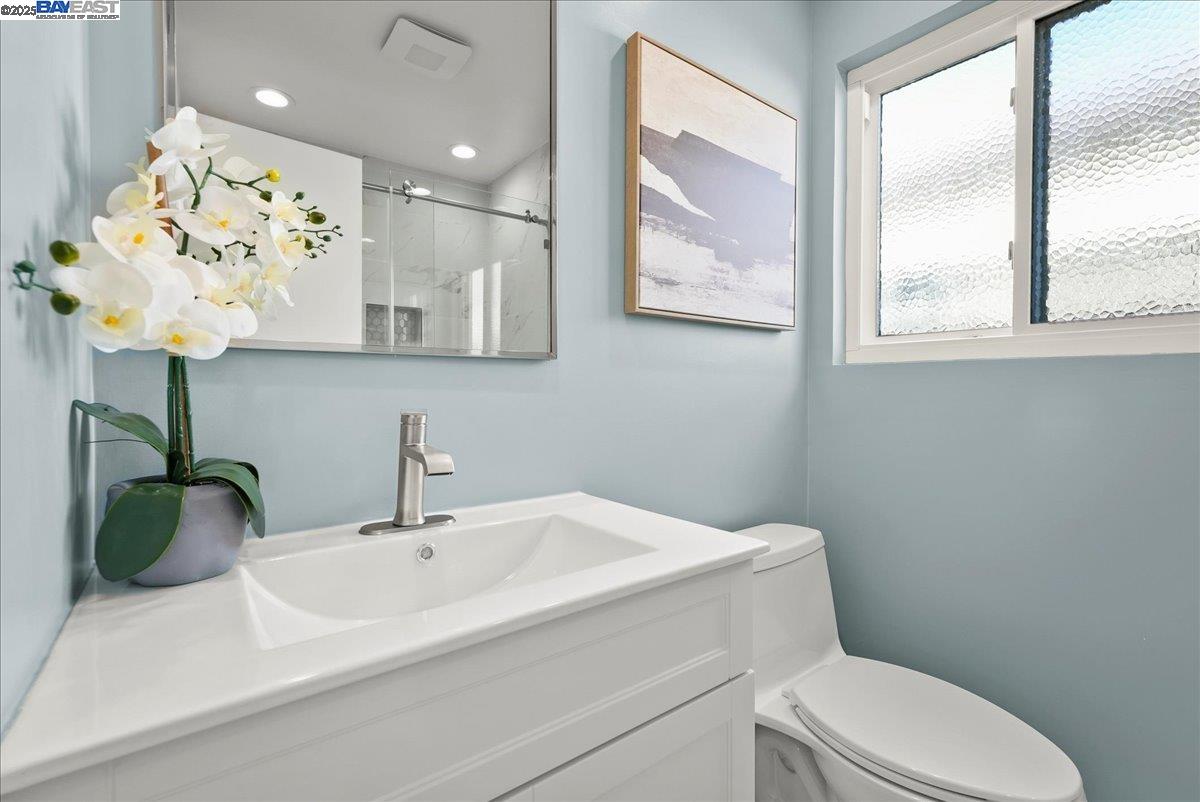 Detail Gallery Image 11 of 25 For 22592 Sonoma St, Hayward,  CA 94541 - 4 Beds | 3 Baths