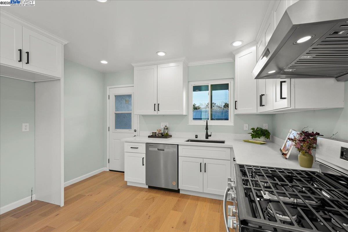 Detail Gallery Image 8 of 25 For 22592 Sonoma St, Hayward,  CA 94541 - 4 Beds | 3 Baths