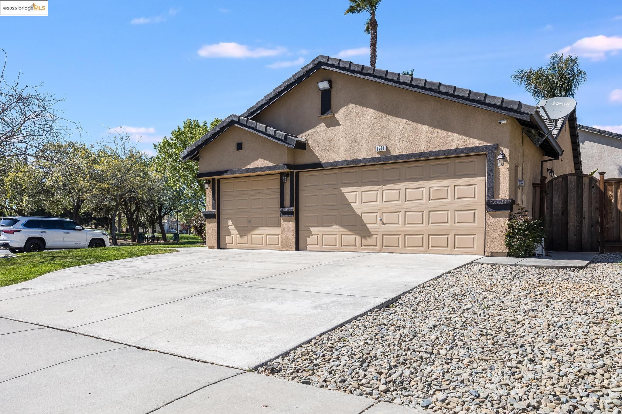 Detail Gallery Image 2 of 37 For 1741 Treehaven Lane, Tracy,  CA 95376 - 3 Beds | 2 Baths