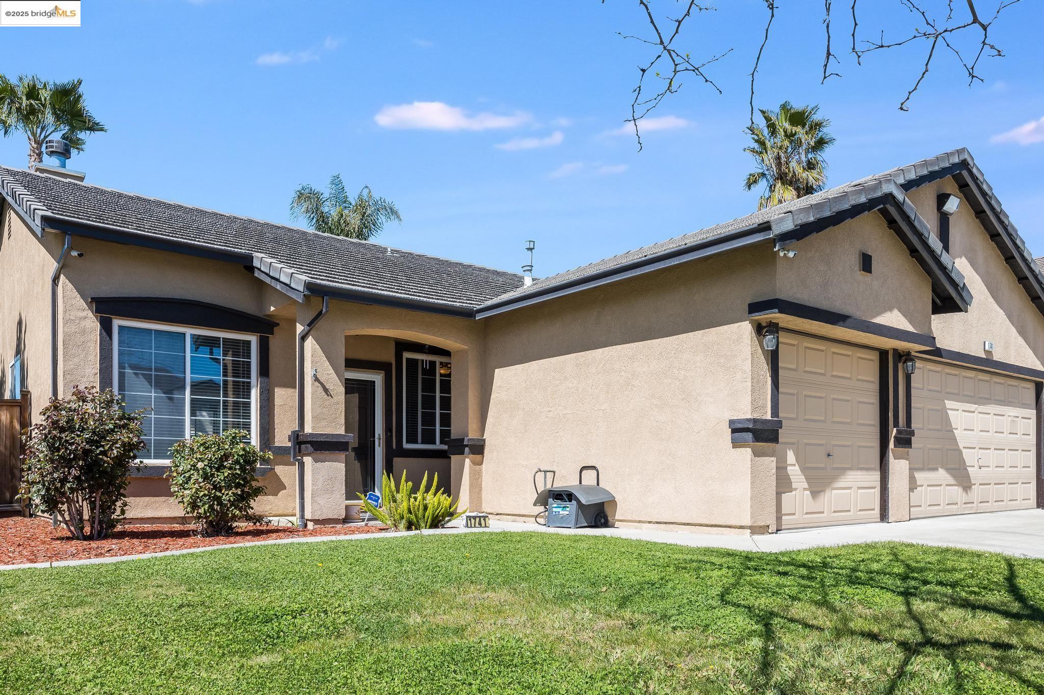 Detail Gallery Image 3 of 37 For 1741 Treehaven Lane, Tracy,  CA 95376 - 3 Beds | 2 Baths