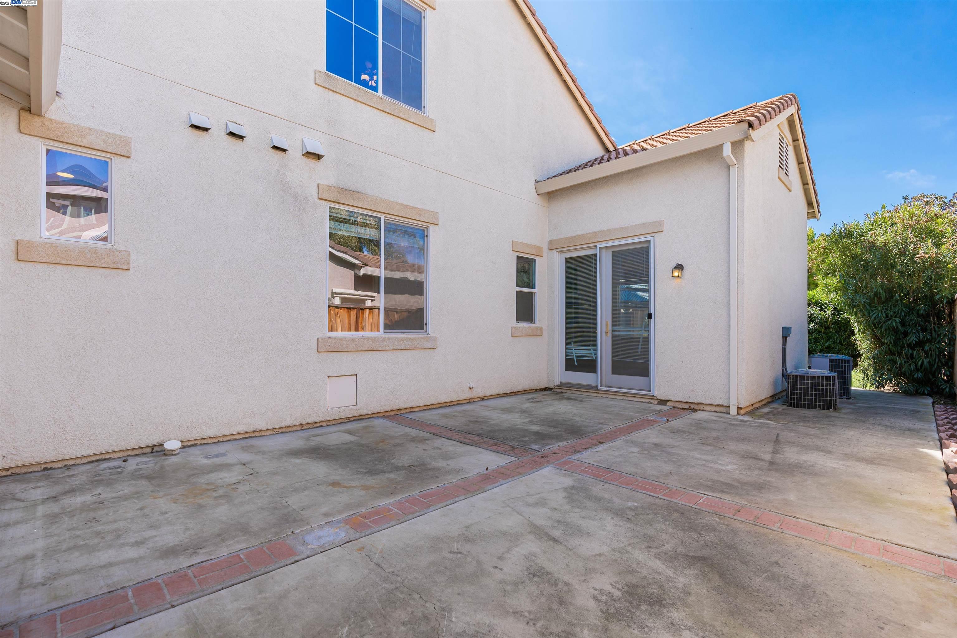Detail Gallery Image 5 of 59 For 423 Riley Ct, Tracy,  CA 95377 - 5 Beds | 4/1 Baths
