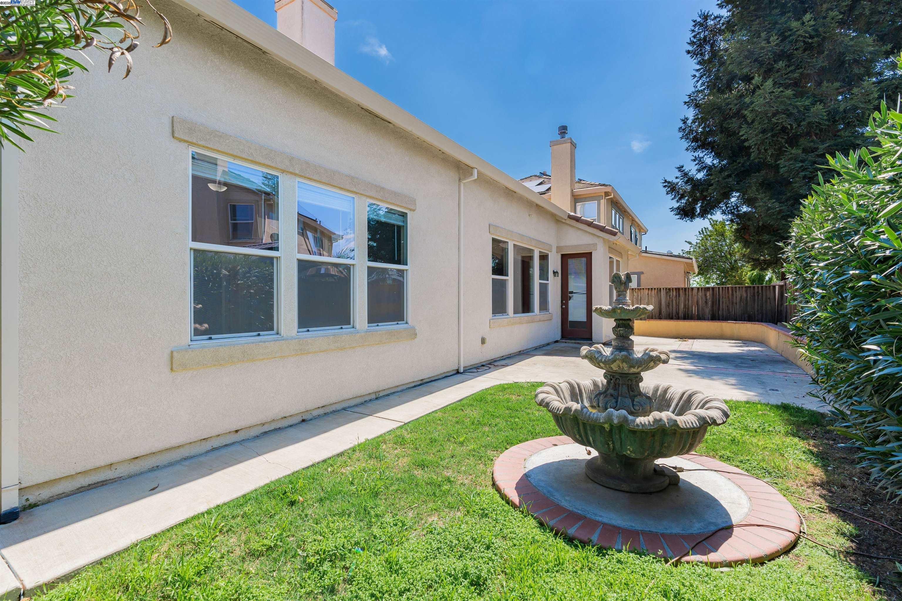 Detail Gallery Image 6 of 59 For 423 Riley Ct, Tracy,  CA 95377 - 5 Beds | 4/1 Baths