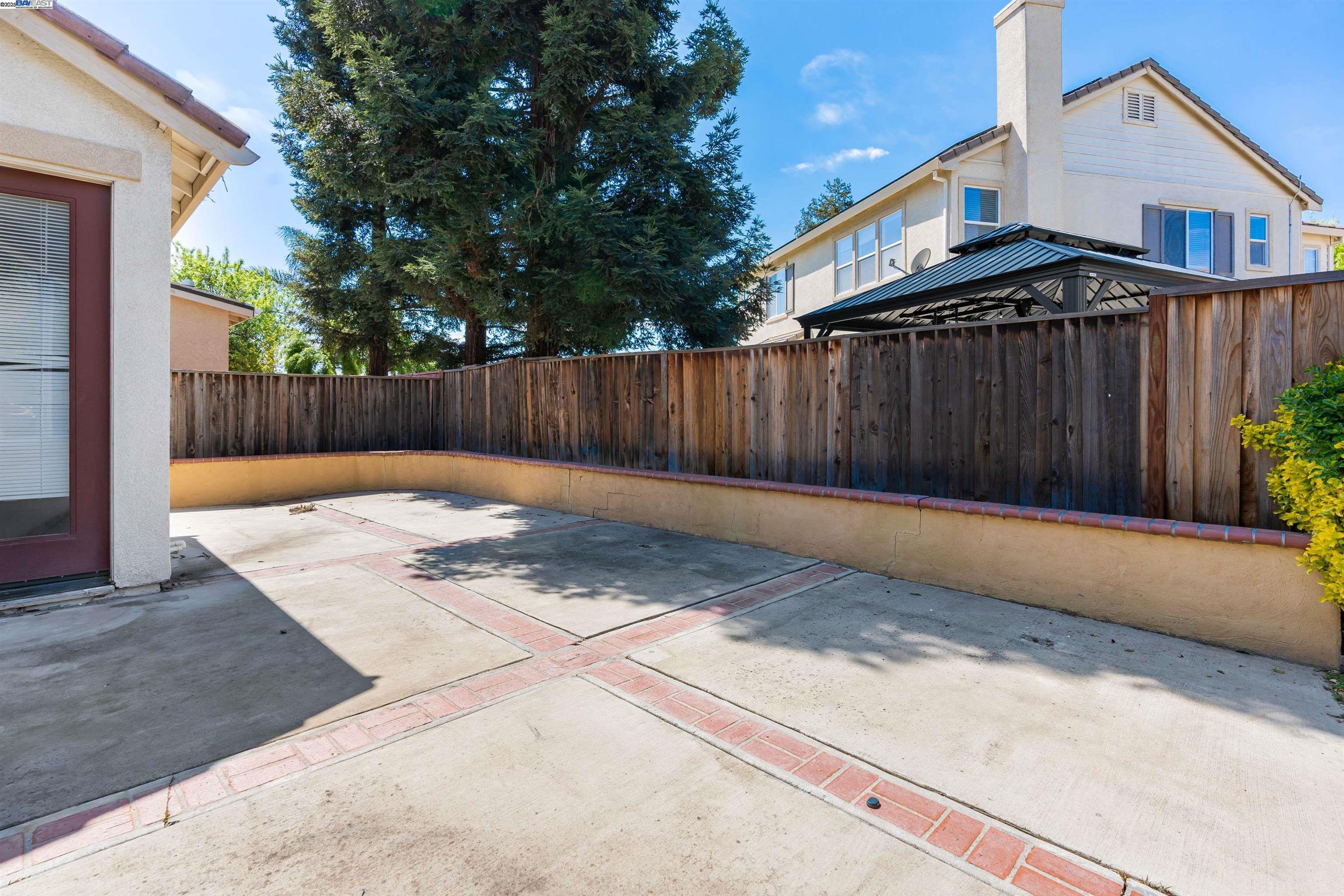 Detail Gallery Image 7 of 59 For 423 Riley Ct, Tracy,  CA 95377 - 5 Beds | 4/1 Baths