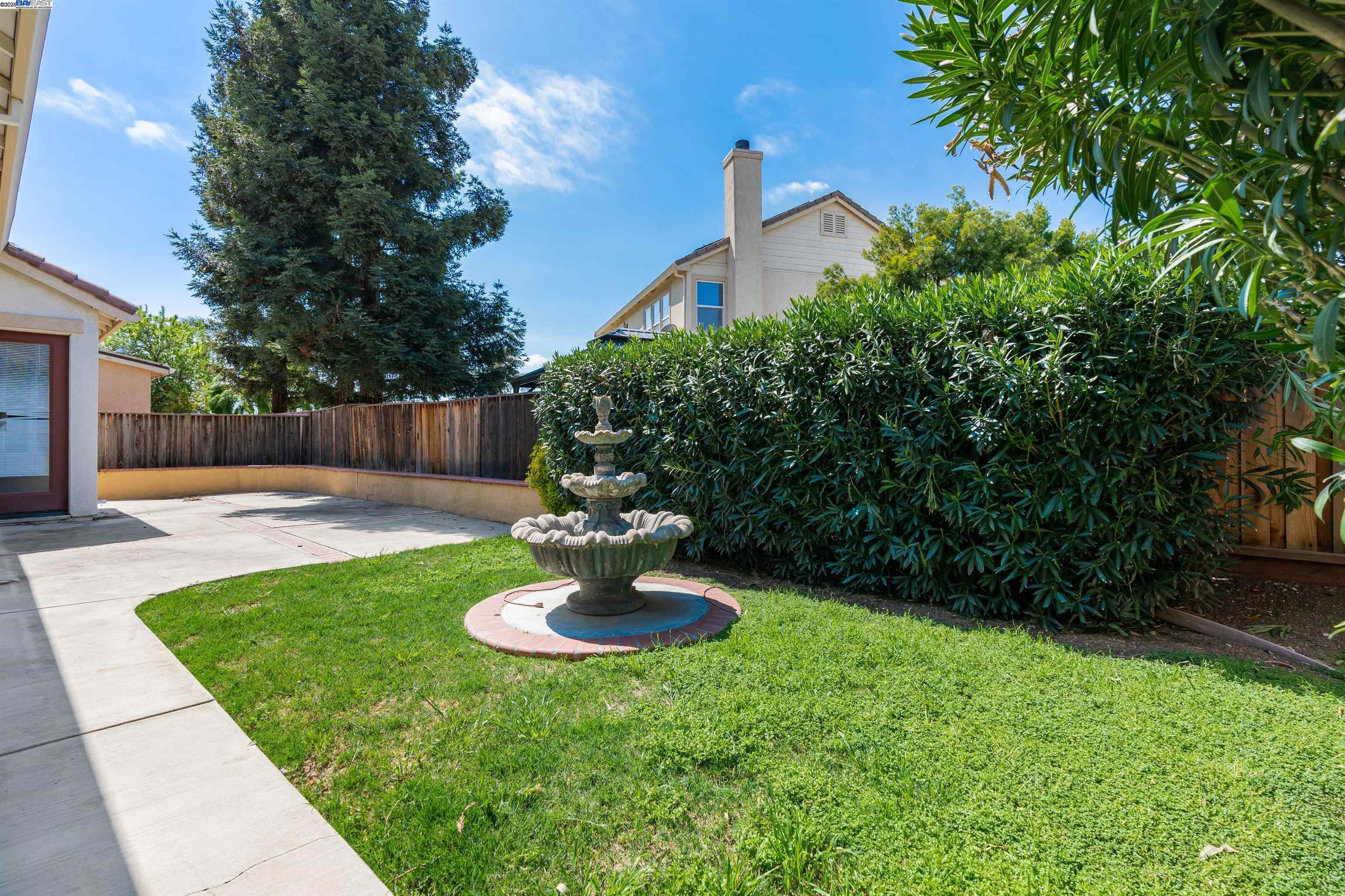 Detail Gallery Image 9 of 59 For 423 Riley Ct, Tracy,  CA 95377 - 5 Beds | 4/1 Baths