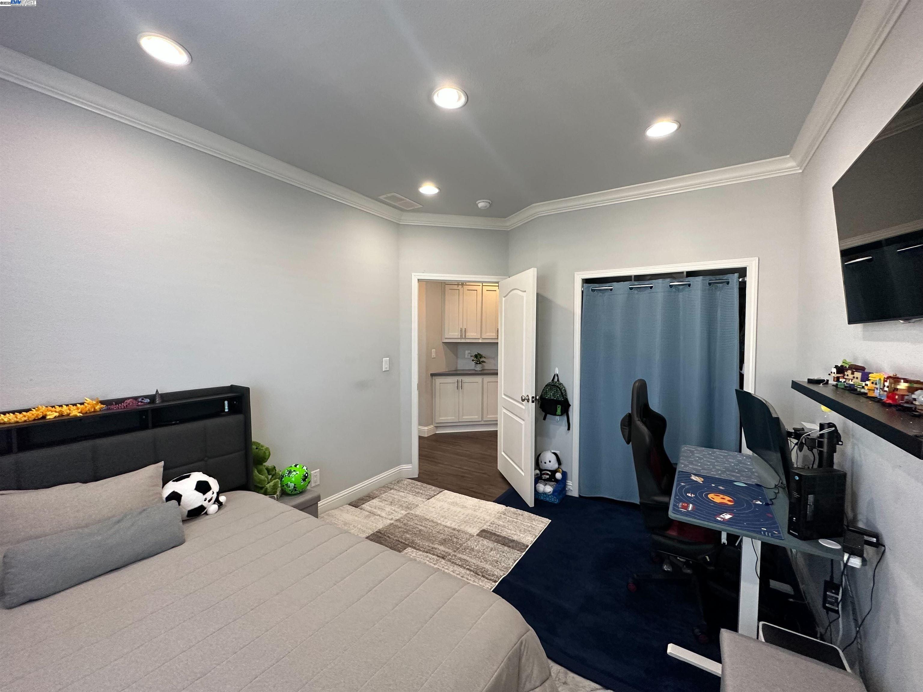 Detail Gallery Image 6 of 19 For 2684 Whispering Hills Rd #2684,  San Jose,  CA 95148 - 3 Beds | 2 Baths