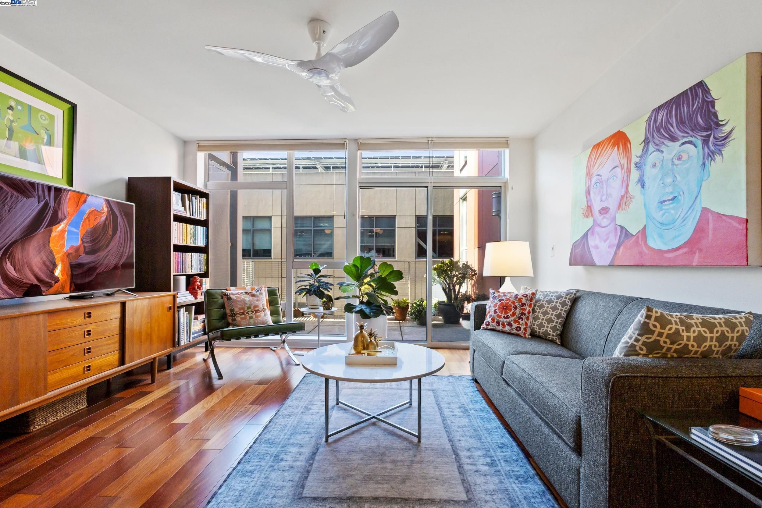 Detail Gallery Image 2 of 20 For 630 Thomas L Berkley Way #514,  Oakland,  CA 94612 - 3 Beds | 2 Baths
