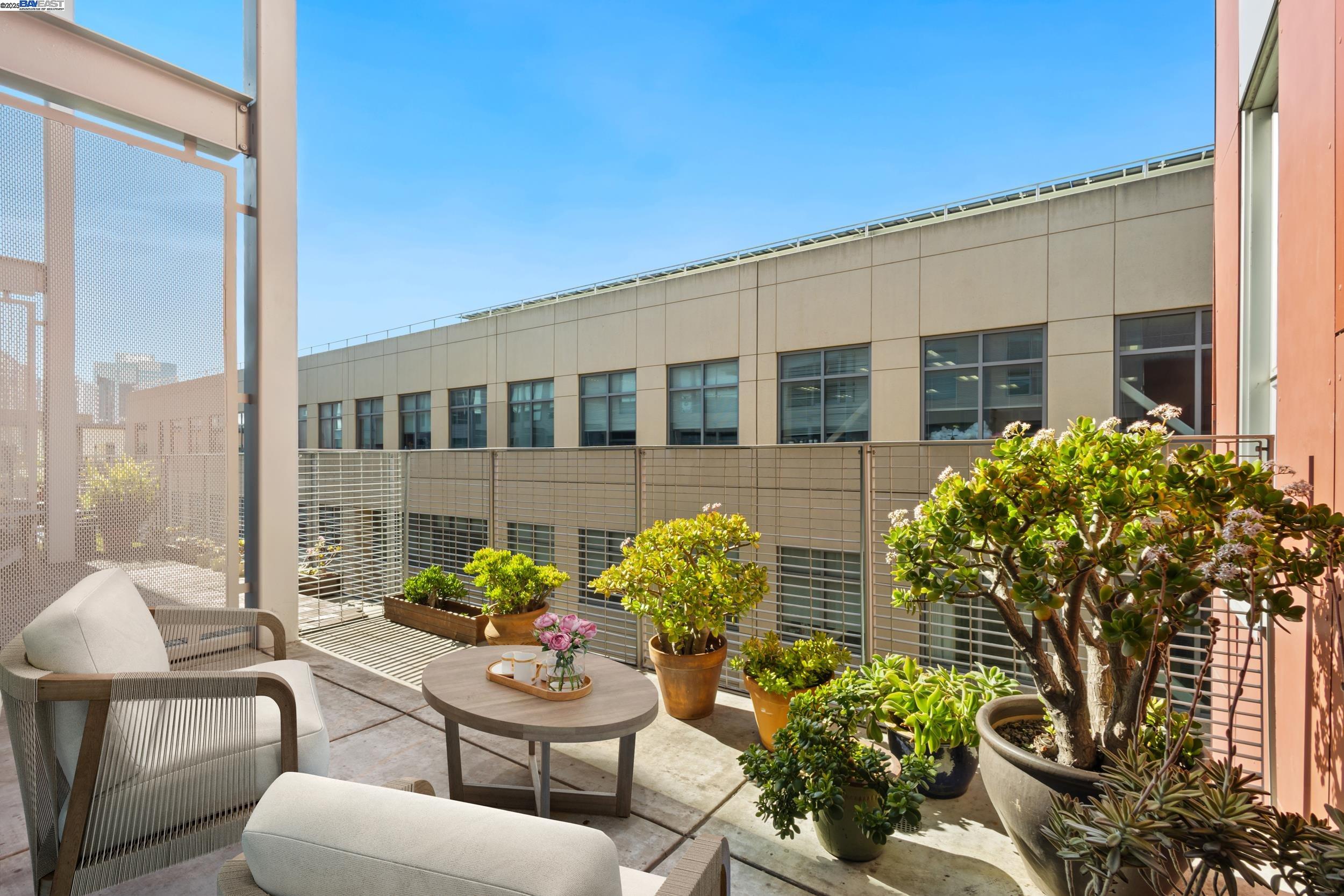 Detail Gallery Image 12 of 20 For 630 Thomas L Berkley Way #514,  Oakland,  CA 94612 - 3 Beds | 2 Baths