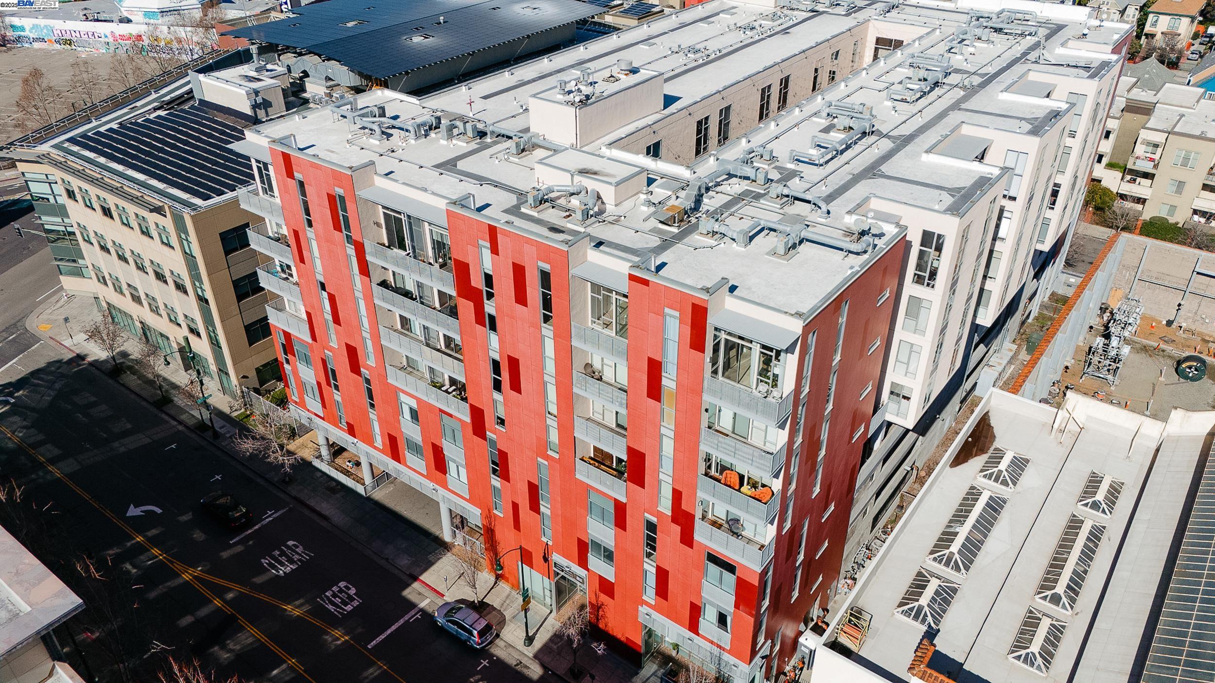 Detail Gallery Image 4 of 20 For 630 Thomas L Berkley Way #514,  Oakland,  CA 94612 - 3 Beds | 2 Baths