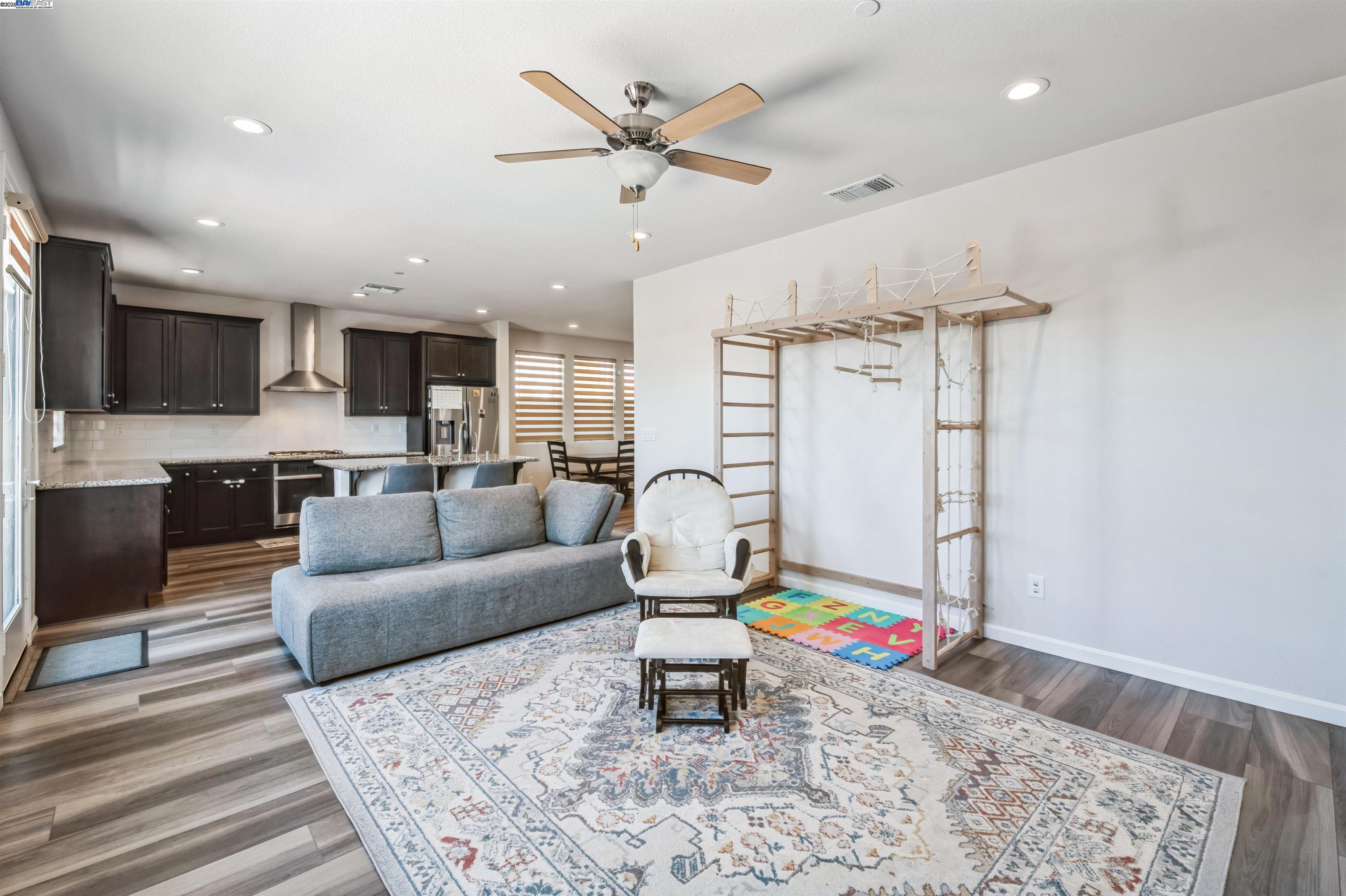 Detail Gallery Image 17 of 33 For 1539 S Oliveira Dr, Mountain House,  CA 95391 - 4 Beds | 3 Baths