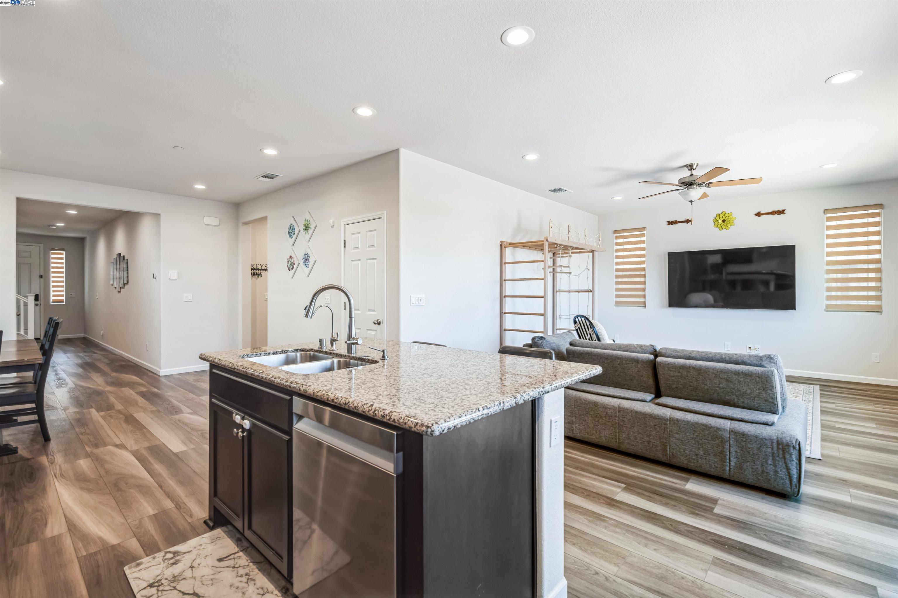 Detail Gallery Image 21 of 33 For 1539 S Oliveira Dr, Mountain House,  CA 95391 - 4 Beds | 3 Baths