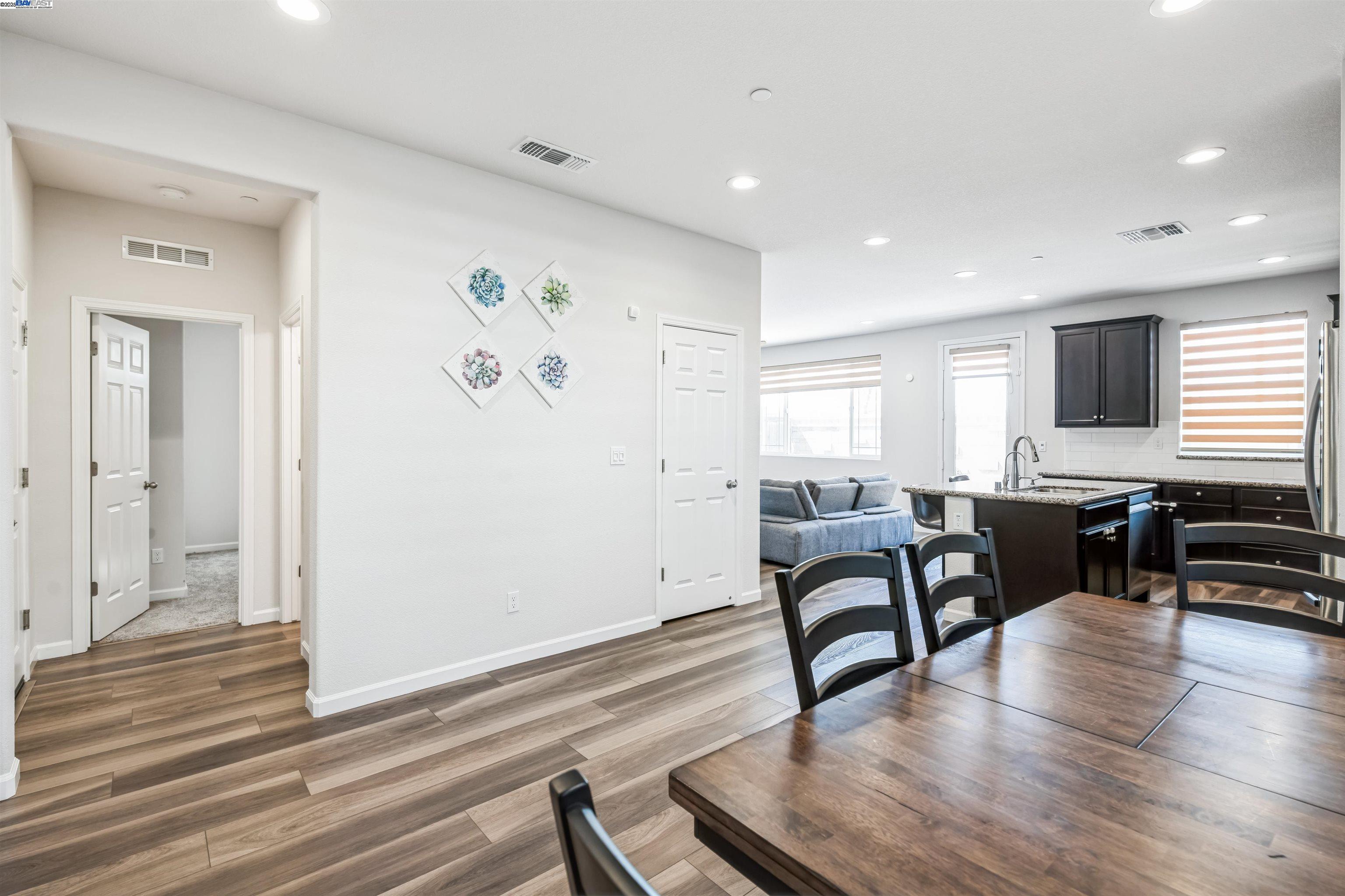 Detail Gallery Image 24 of 33 For 1539 S Oliveira Dr, Mountain House,  CA 95391 - 4 Beds | 3 Baths
