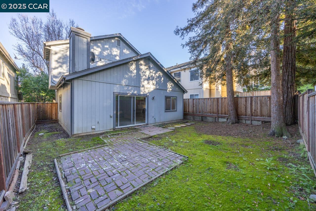 Detail Gallery Image 17 of 21 For 120 Bridgeview Ct, Crockett,  CA 94525 - 3 Beds | 2/1 Baths