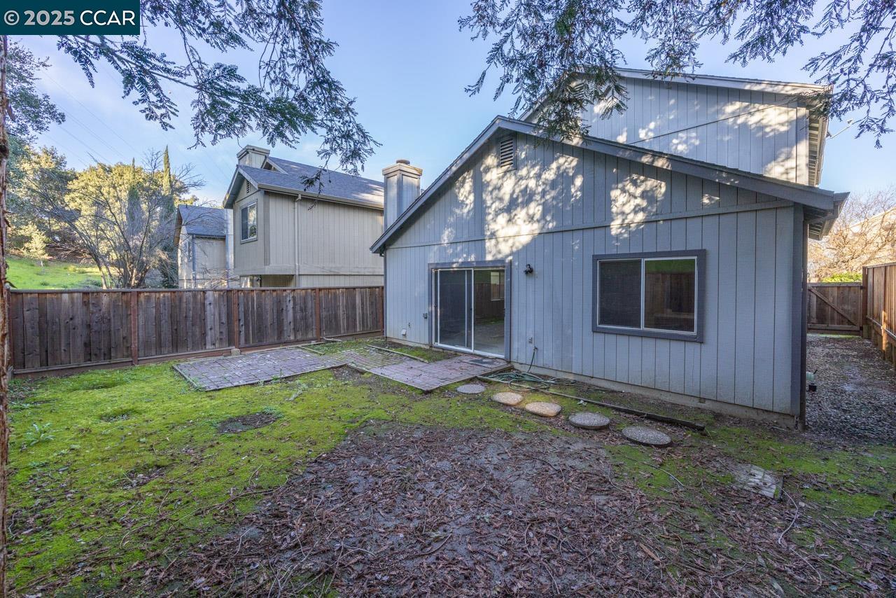 Detail Gallery Image 18 of 21 For 120 Bridgeview Ct, Crockett,  CA 94525 - 3 Beds | 2/1 Baths