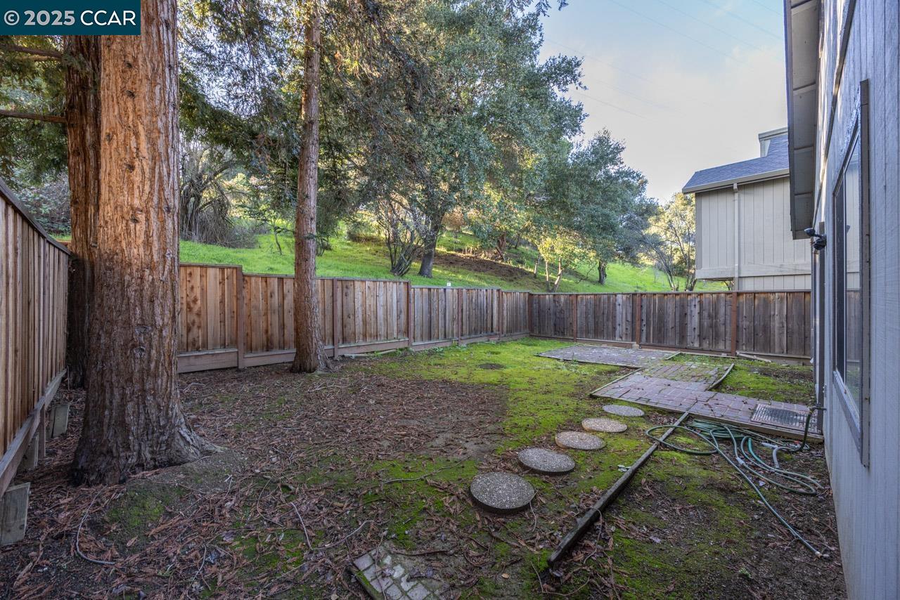 Detail Gallery Image 20 of 21 For 120 Bridgeview Ct, Crockett,  CA 94525 - 3 Beds | 2/1 Baths