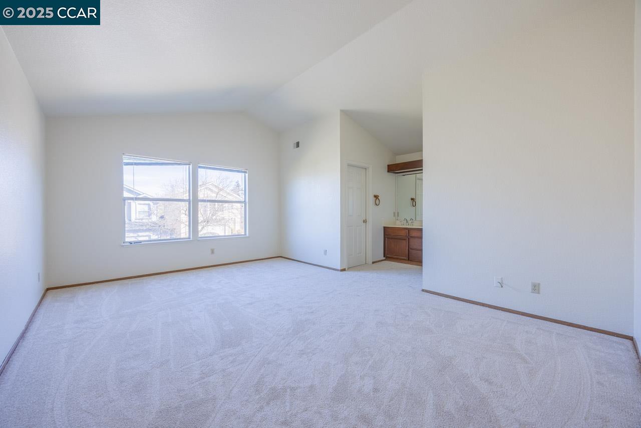 Detail Gallery Image 5 of 21 For 120 Bridgeview Ct, Crockett,  CA 94525 - 3 Beds | 2/1 Baths