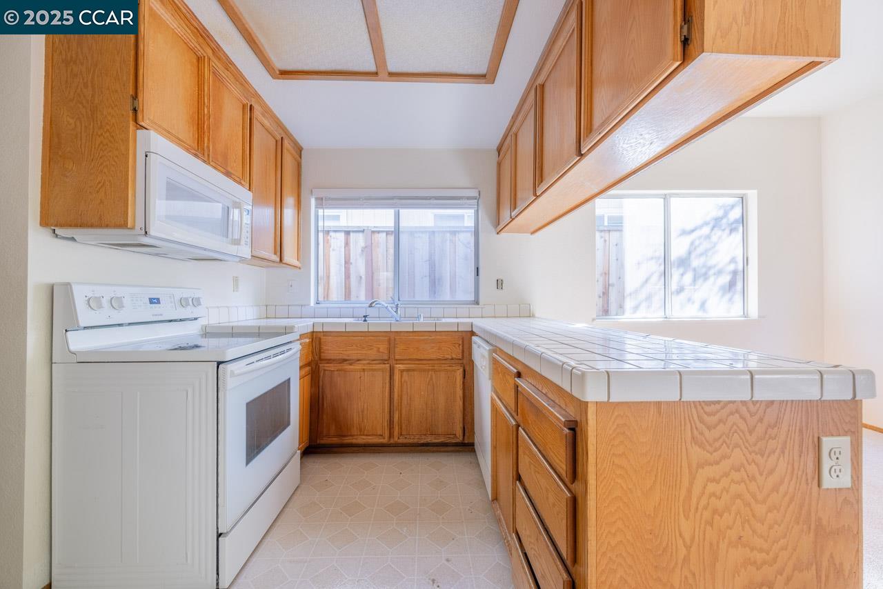 Detail Gallery Image 7 of 21 For 120 Bridgeview Ct, Crockett,  CA 94525 - 3 Beds | 2/1 Baths