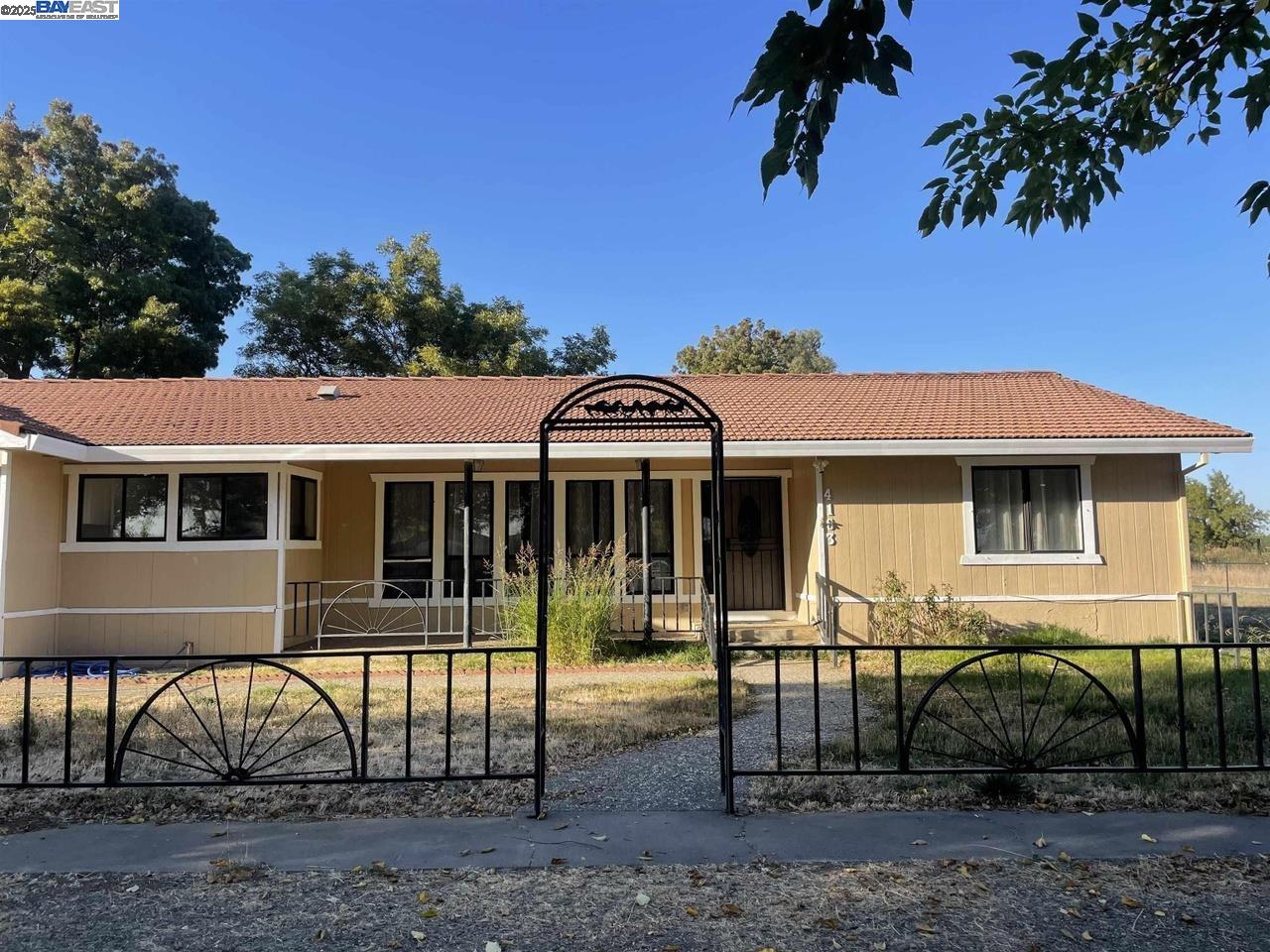 Detail Gallery Image 1 of 1 For 4163 Sutton Rd, Maxwell,  CA 95955 - 3 Beds | 2 Baths