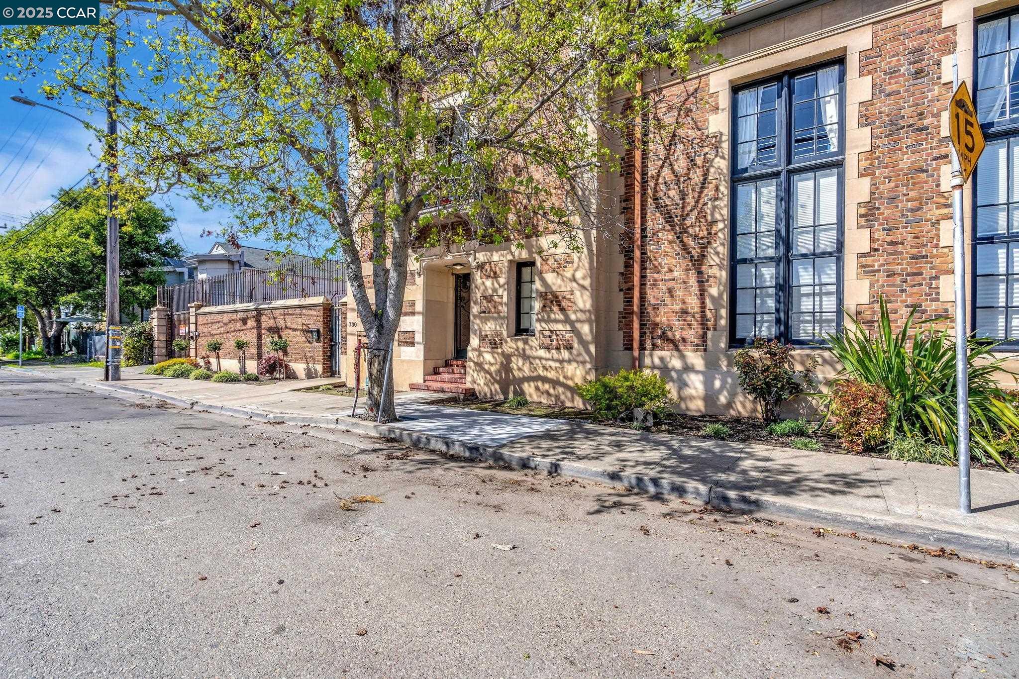 Detail Gallery Image 3 of 20 For 730 29th St #202,  Oakland,  CA 94609 - 1 Beds | 1 Baths