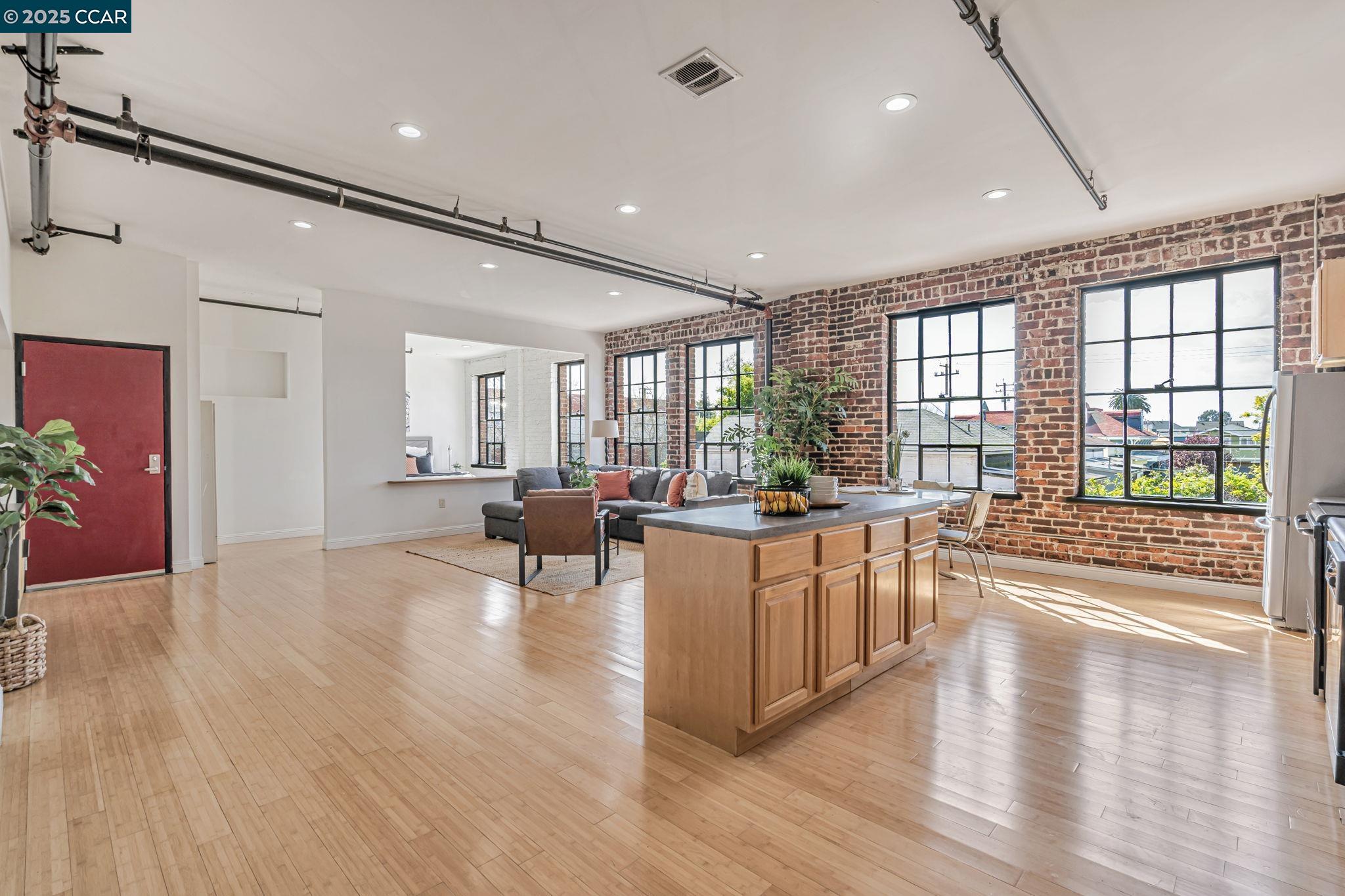 Detail Gallery Image 6 of 20 For 730 29th St #202,  Oakland,  CA 94609 - 1 Beds | 1 Baths