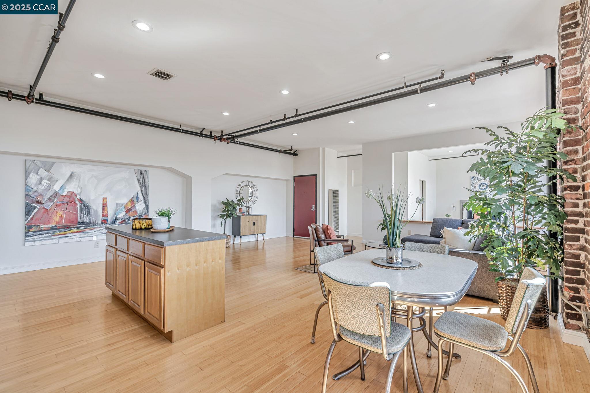 Detail Gallery Image 7 of 20 For 730 29th St #202,  Oakland,  CA 94609 - 1 Beds | 1 Baths