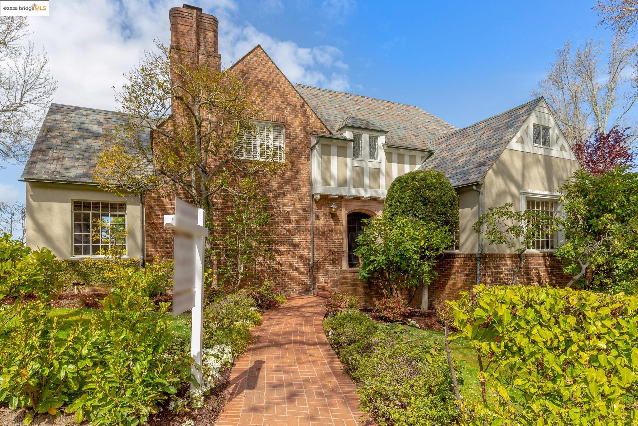 Detail Gallery Image 1 of 1 For 1 Sandringham Rd, Piedmont,  CA 94611 - 6 Beds | 4/2 Baths