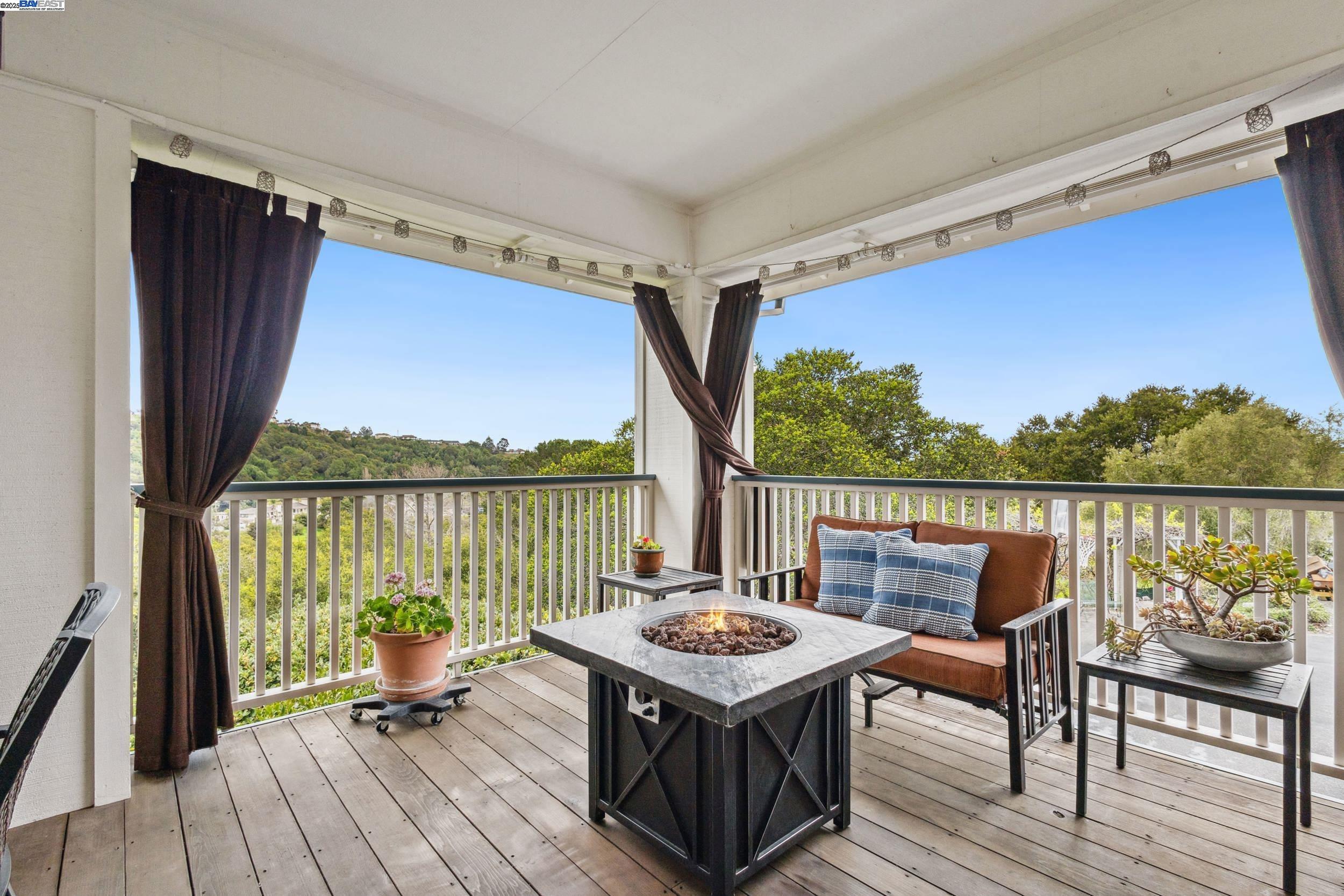 Detail Gallery Image 1 of 60 For 3565 Star Ridge Rd, Hayward,  CA 94542 - 4 Beds | 3 Baths