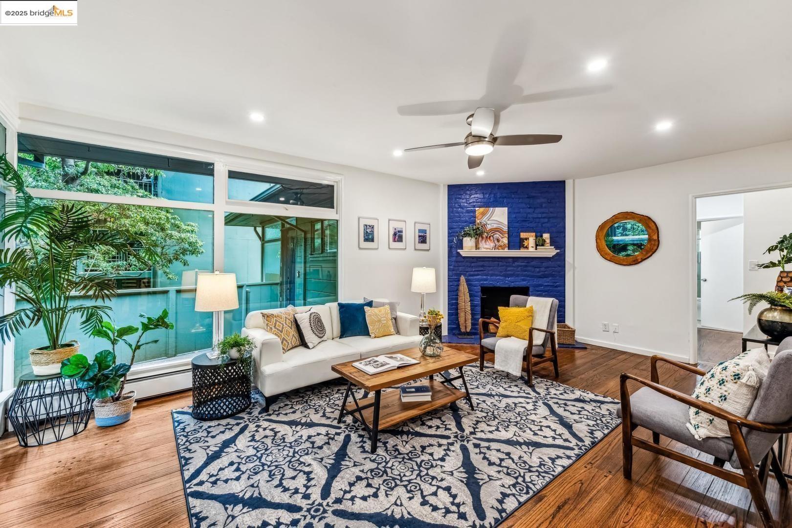 Detail Gallery Image 3 of 24 For 2704 Le Conte Ave #4,  Berkeley,  CA 94709 - 1 Beds | 1 Baths