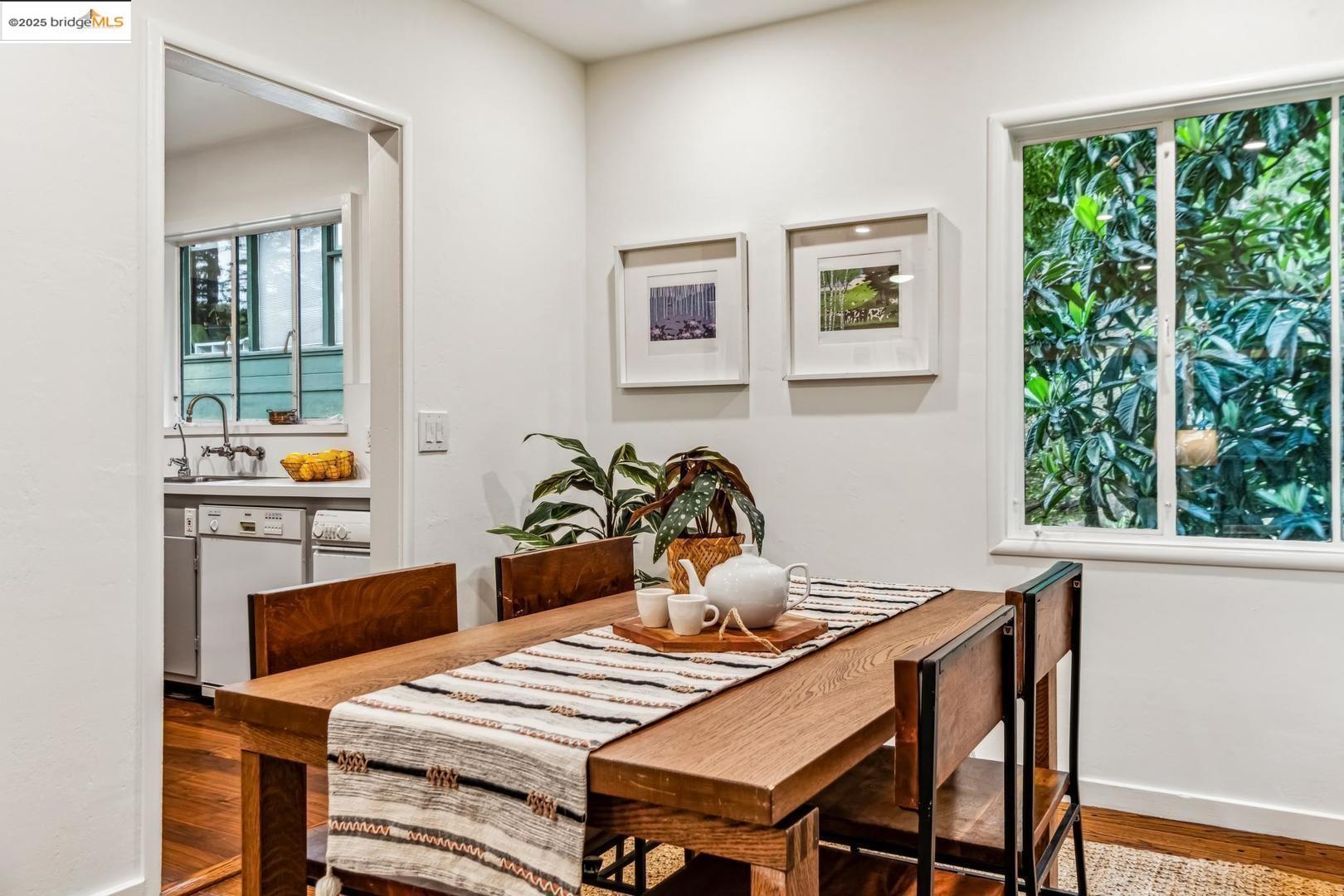 Detail Gallery Image 8 of 24 For 2704 Le Conte Ave #4,  Berkeley,  CA 94709 - 1 Beds | 1 Baths