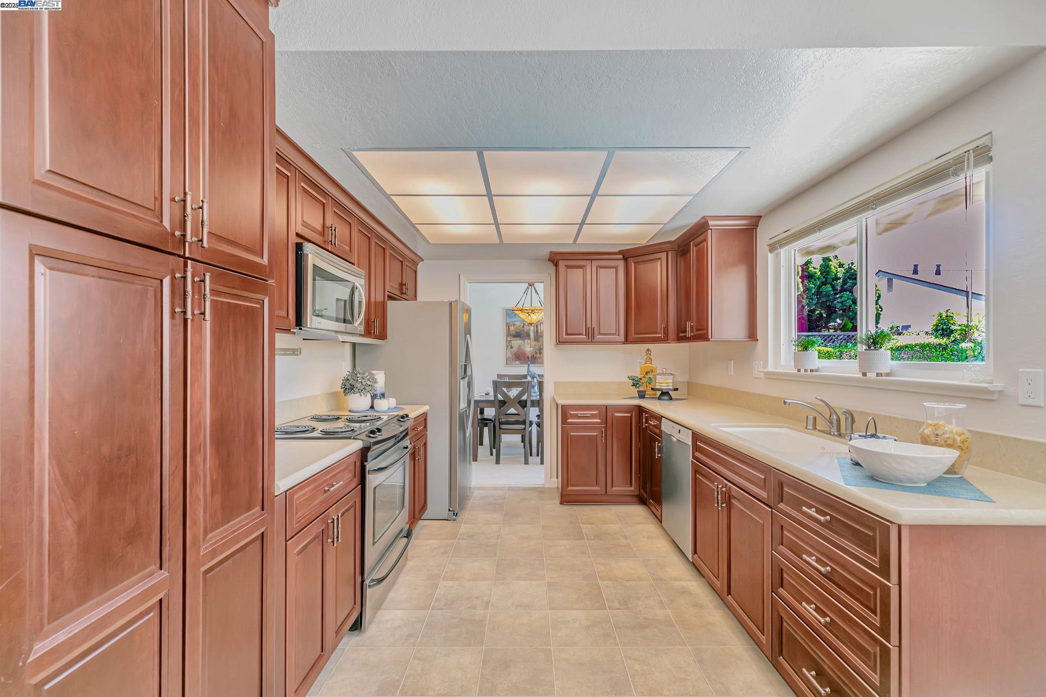 Detail Gallery Image 22 of 60 For 35375 Severn Dr, Newark,  CA 94560 - 4 Beds | 2/1 Baths