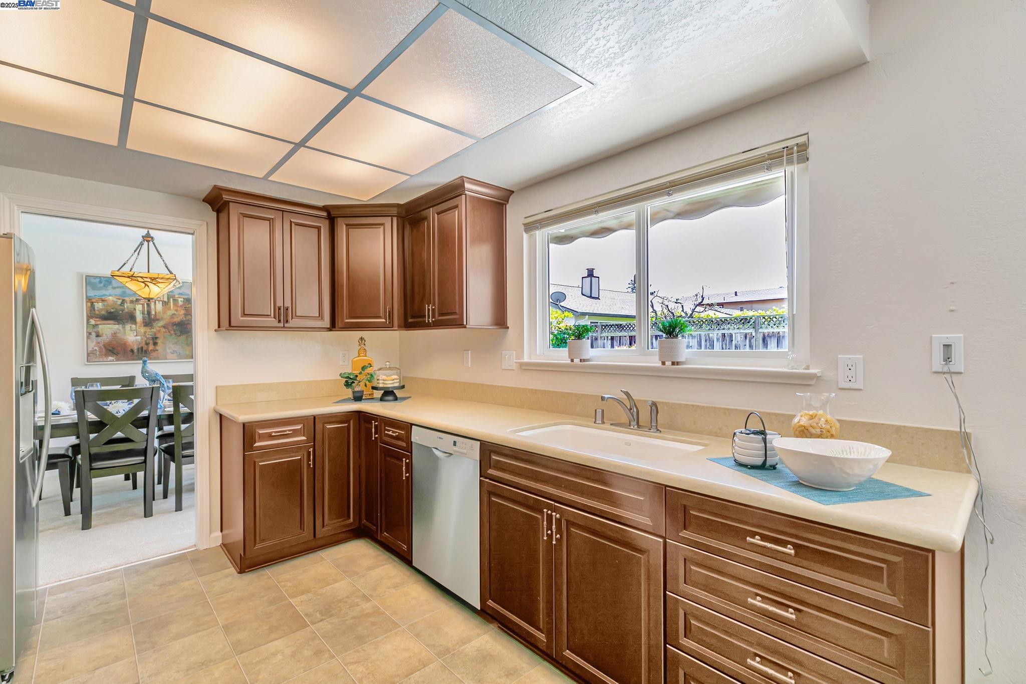 Detail Gallery Image 24 of 60 For 35375 Severn Dr, Newark,  CA 94560 - 4 Beds | 2/1 Baths