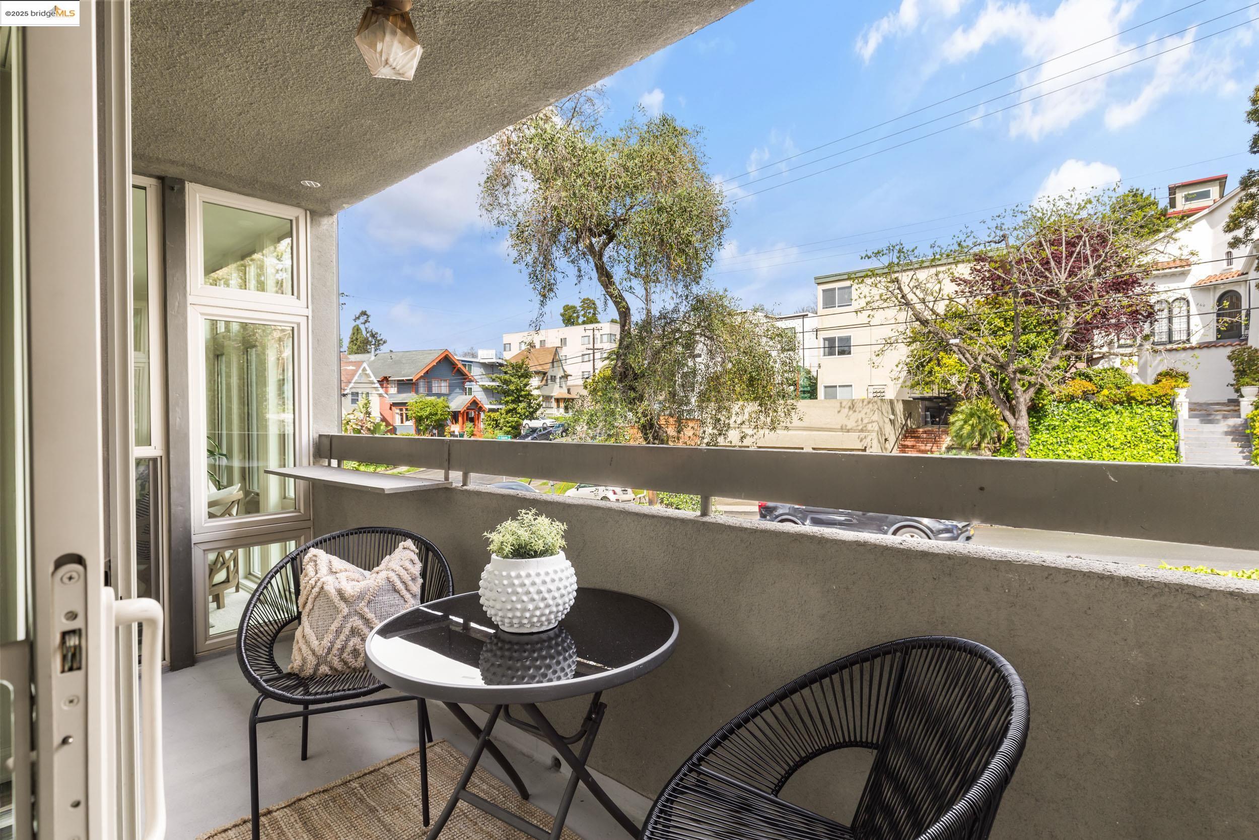 398 Adams St # 202, Oakland, California 94610, 1 Bedroom Bedrooms, 3 Rooms Rooms,1 BathroomBathrooms,Residential,For Sale,398 Adams St # 202,41091210